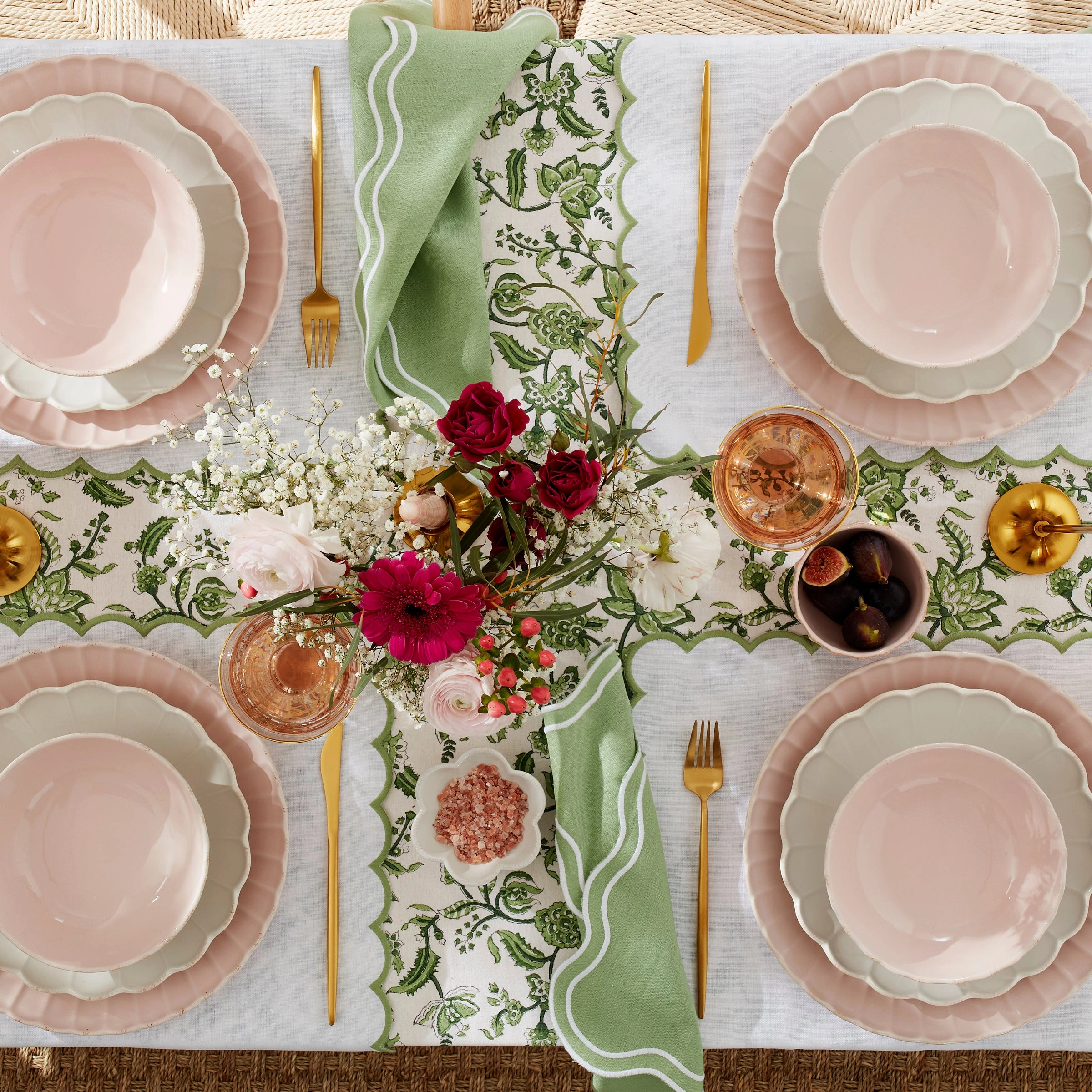 French Perle Scallop Accent Plates - Set of 4