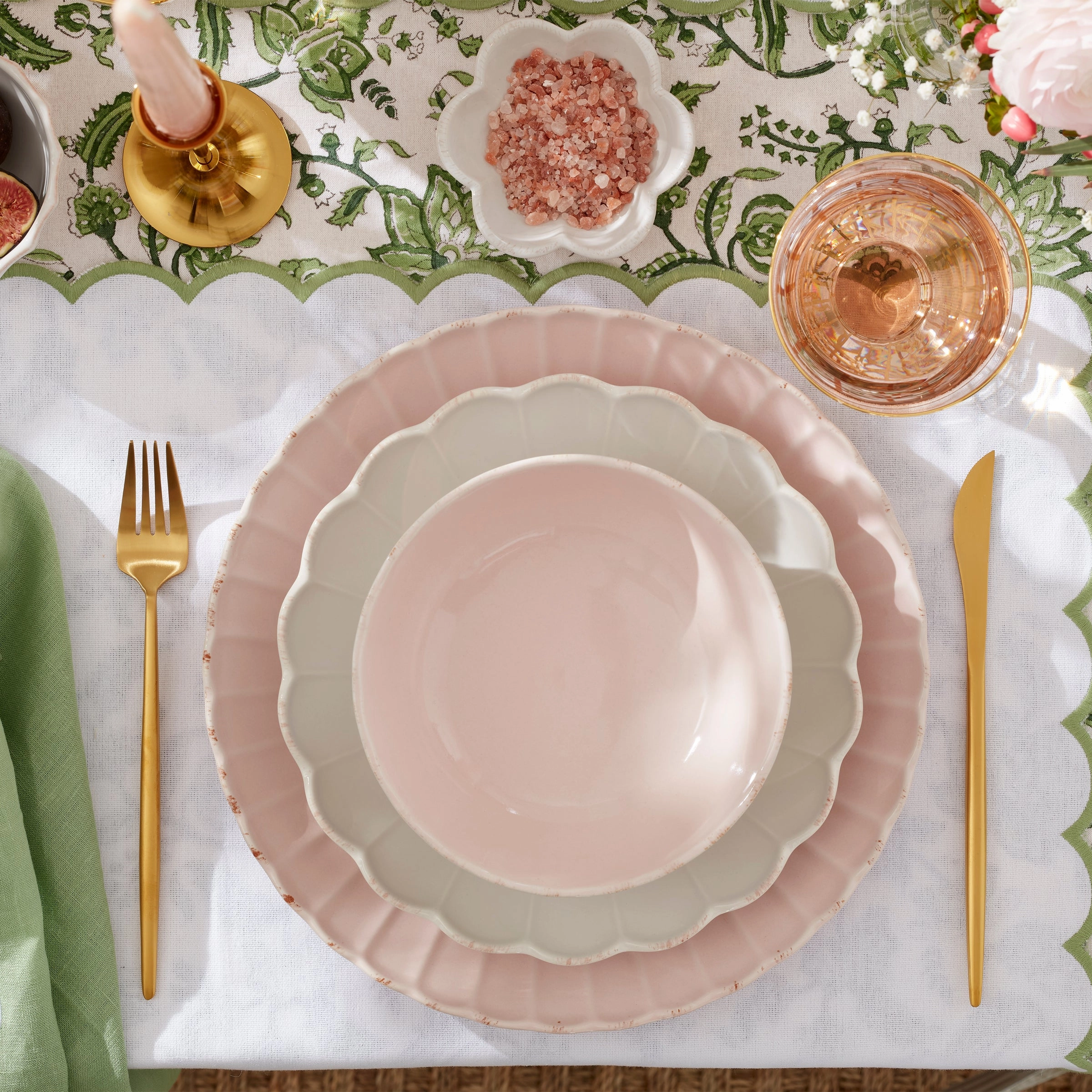 French Perle Scallop Accent Plates - Set of 4