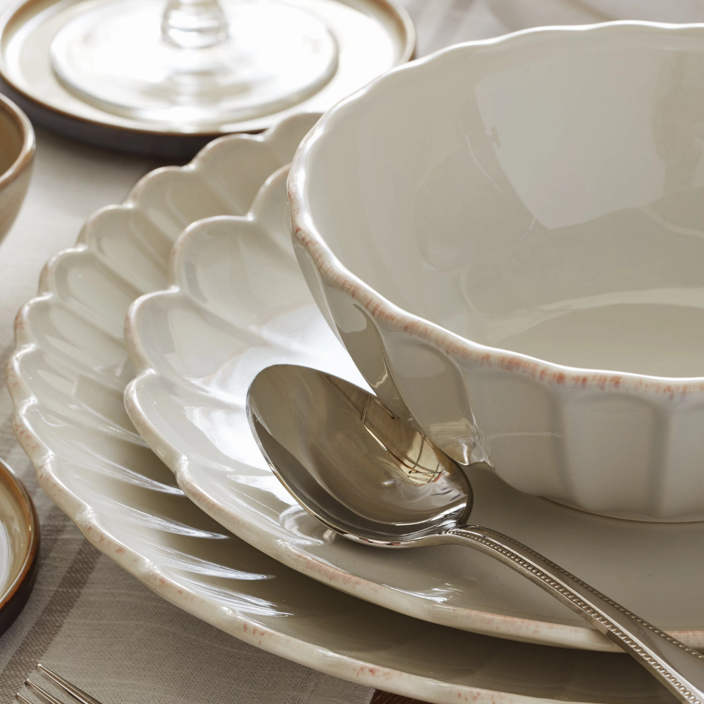 French Perle Scallop Accent Plates - Set of 4