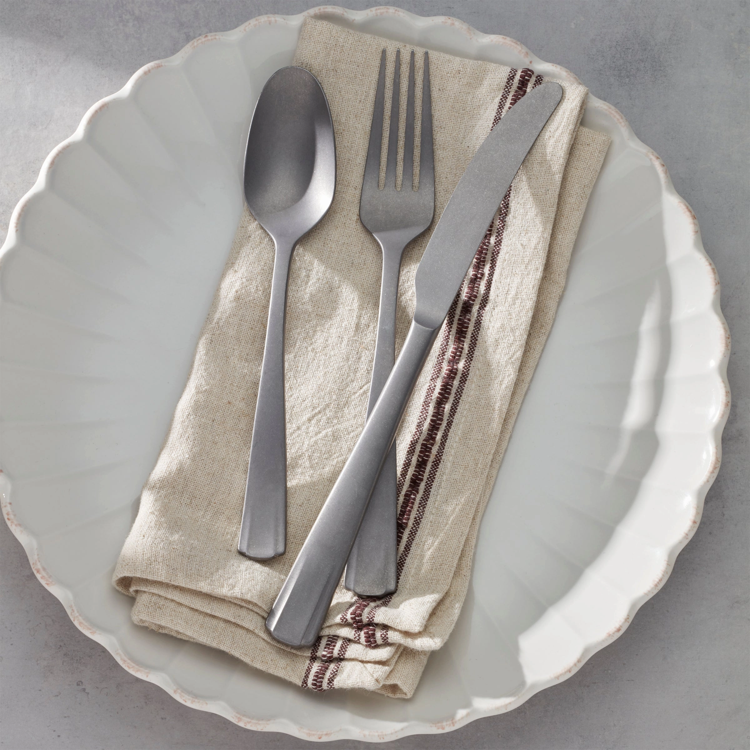 French Perle Scallop Vintage 65 Piece Flatware Set