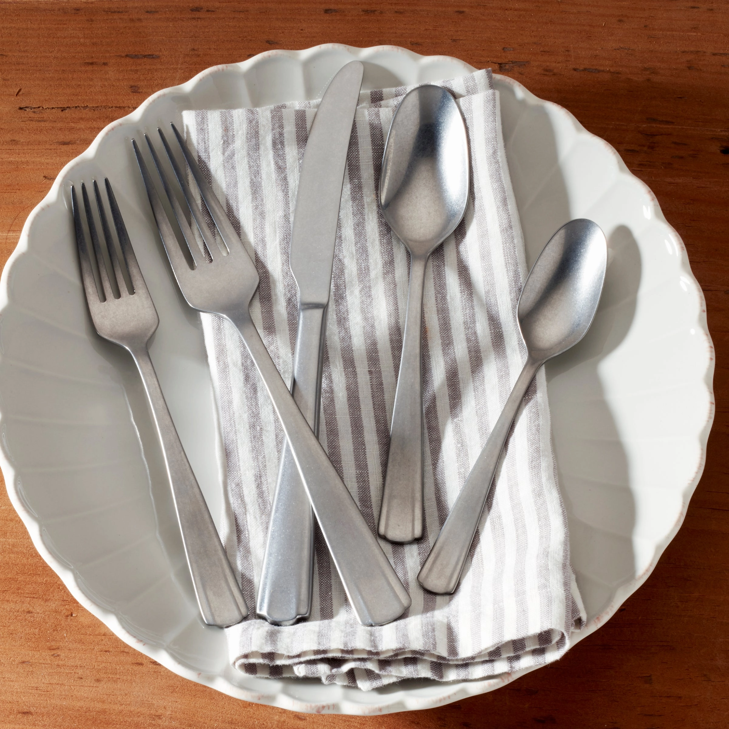 French Perle Scallop Vintage 65 Piece Flatware Set
