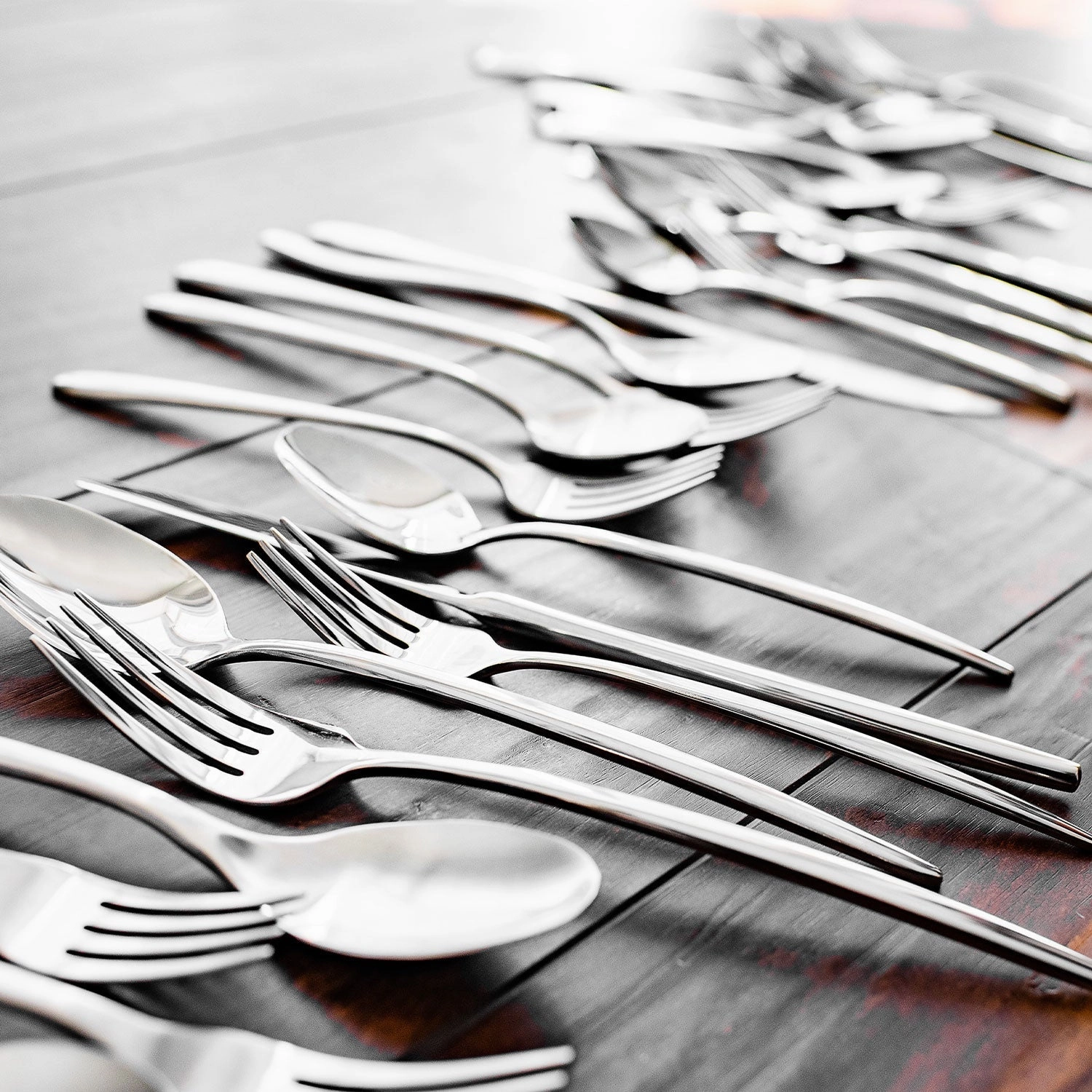 Gaze Mirror 20 Piece Flatware Set