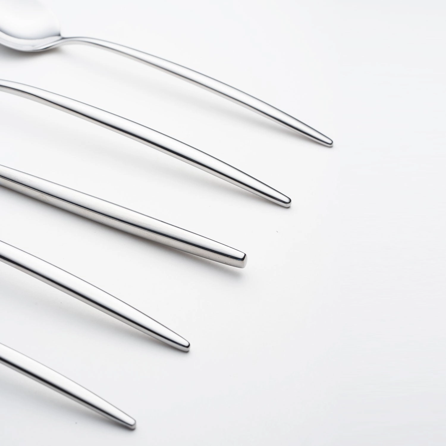 Gaze Mirror 20 Piece Flatware Set