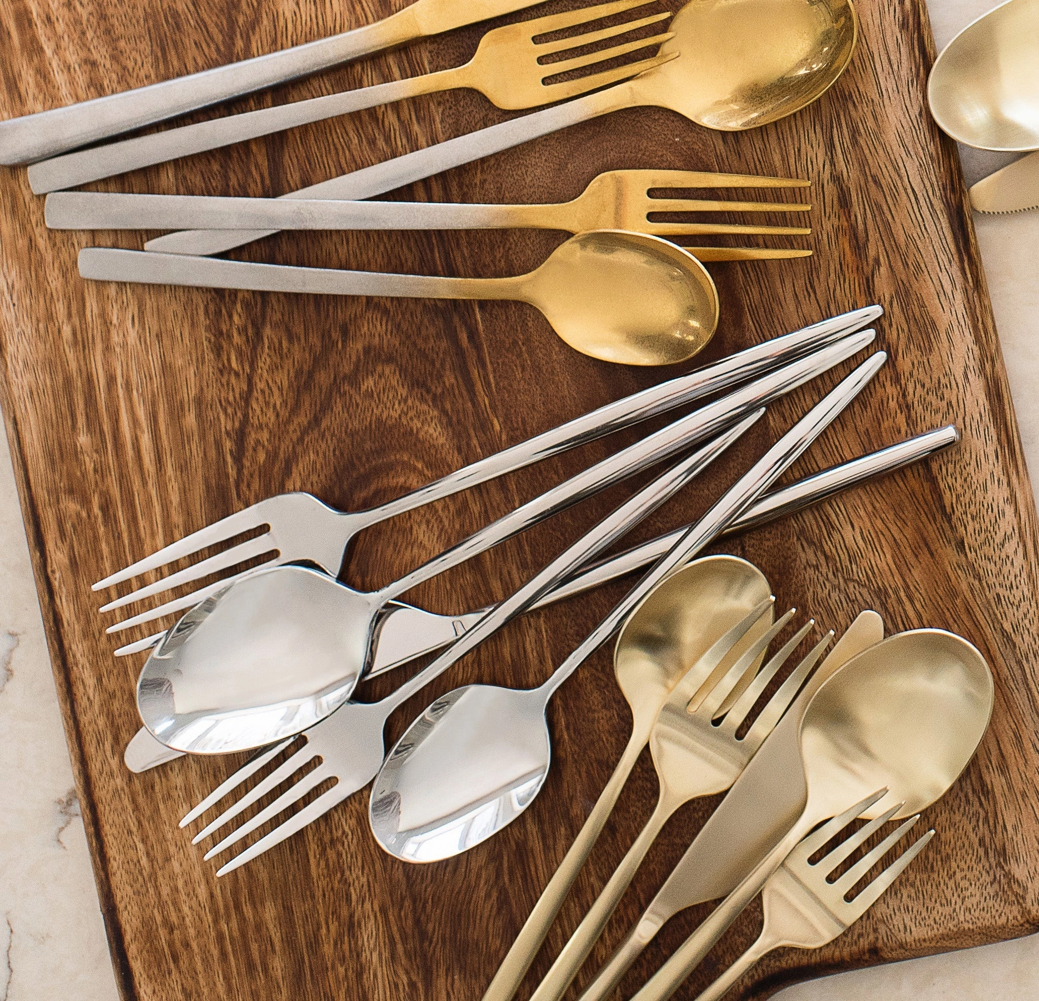 Gaze Mirror 20 Piece Flatware Set