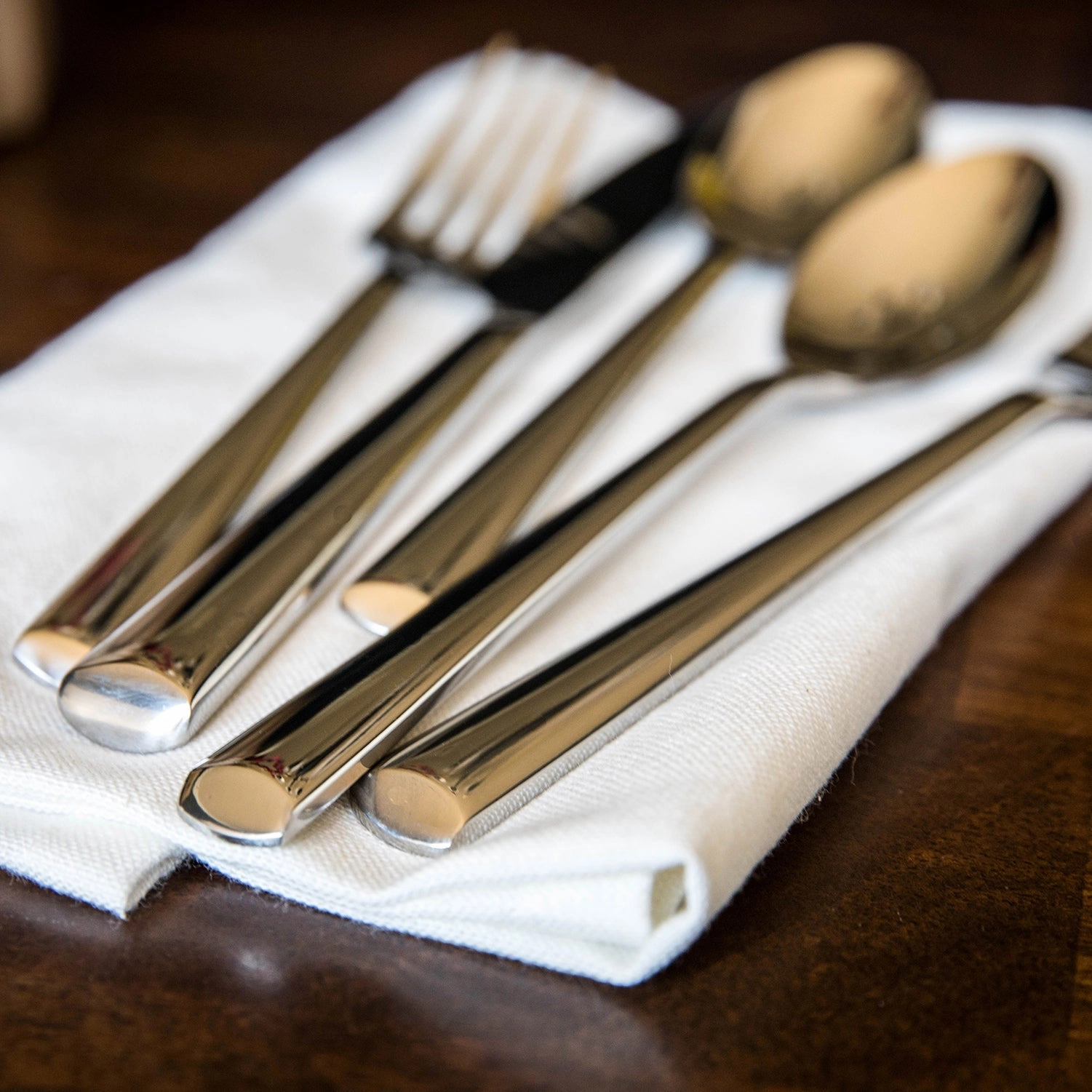 Gilda Mirror 20 Piece Flatware Set