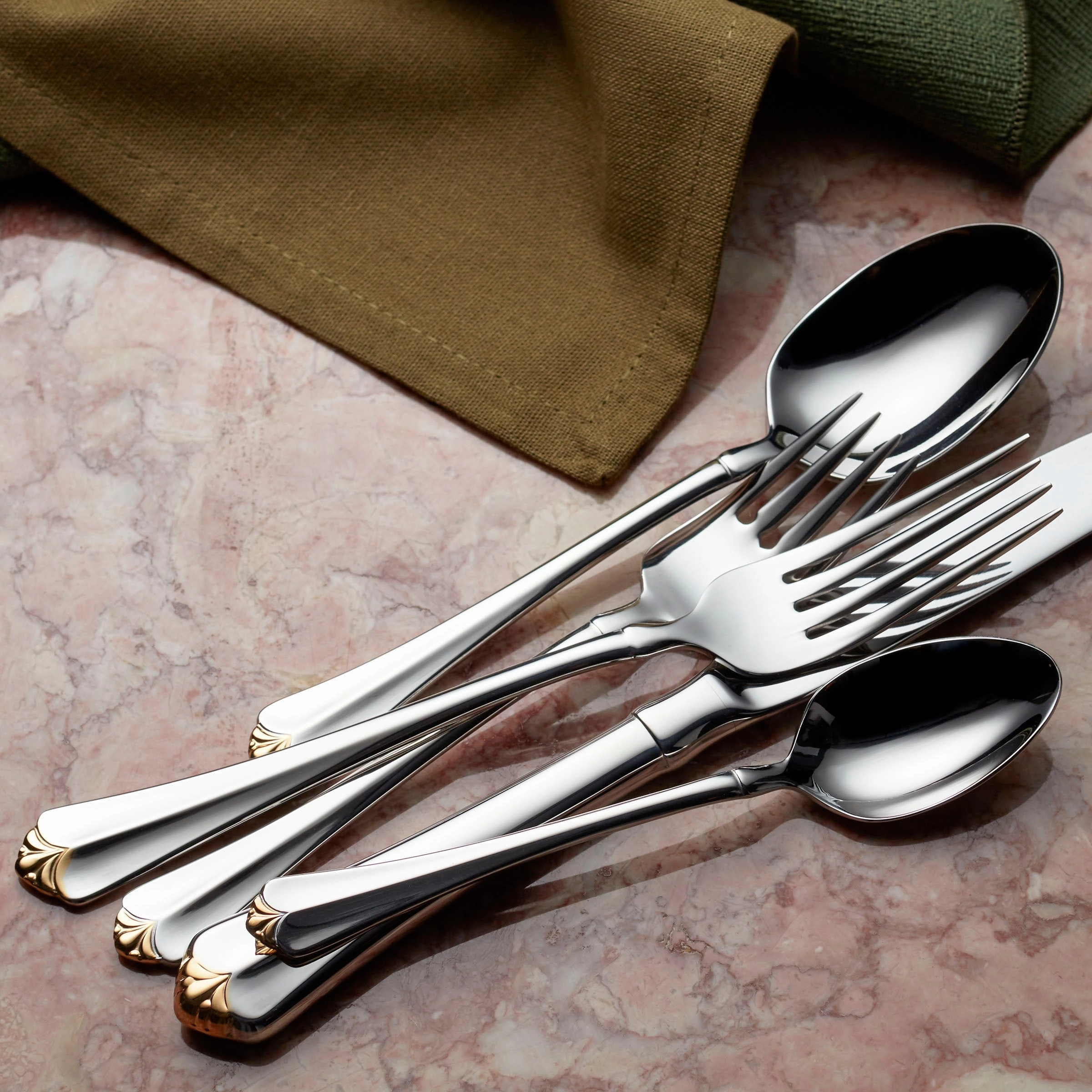 Golden Juilliard 20 Piece Flatware Set