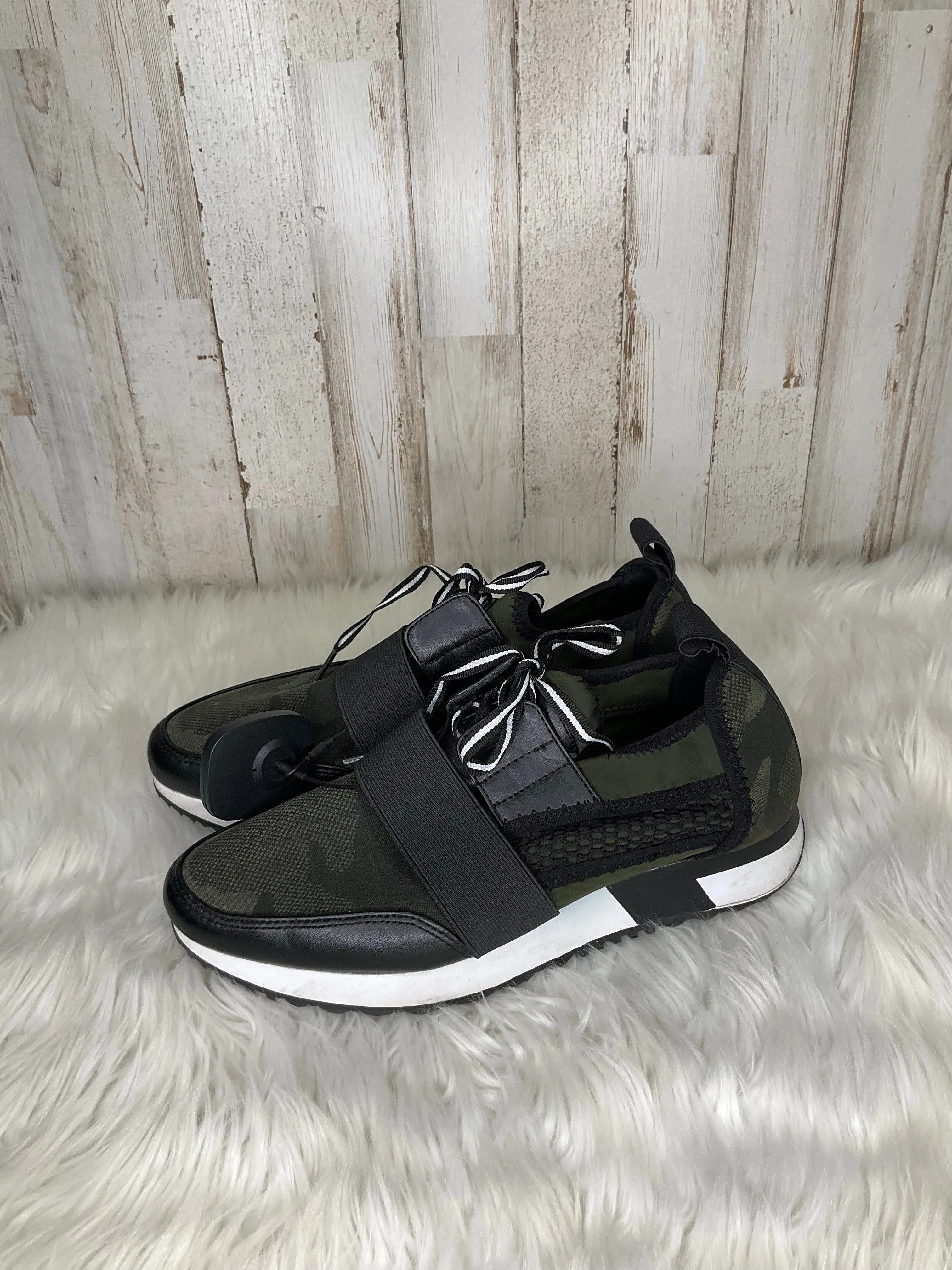 Green Shoes Sneakers Steve Madden, Size 8 steve madden