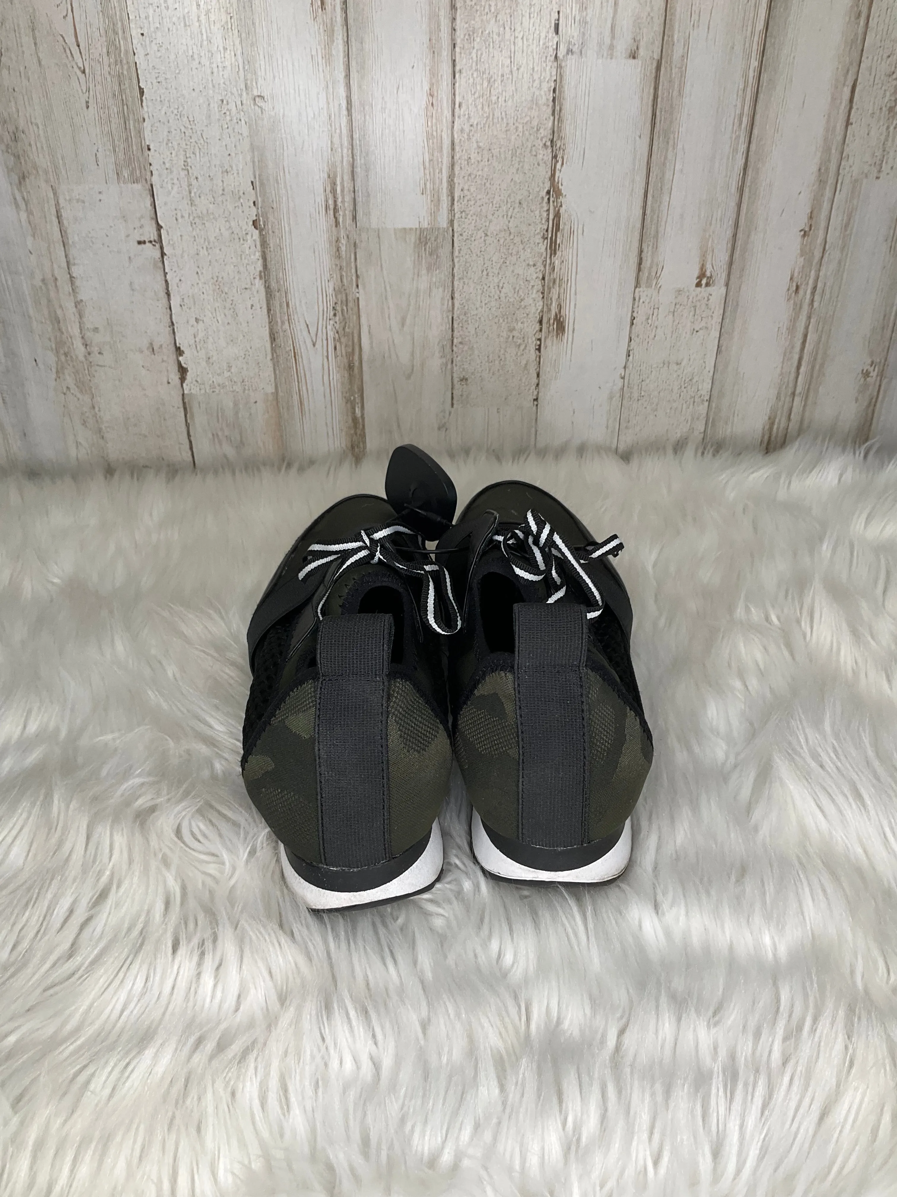 Green Shoes Sneakers Steve Madden, Size 8 steve madden