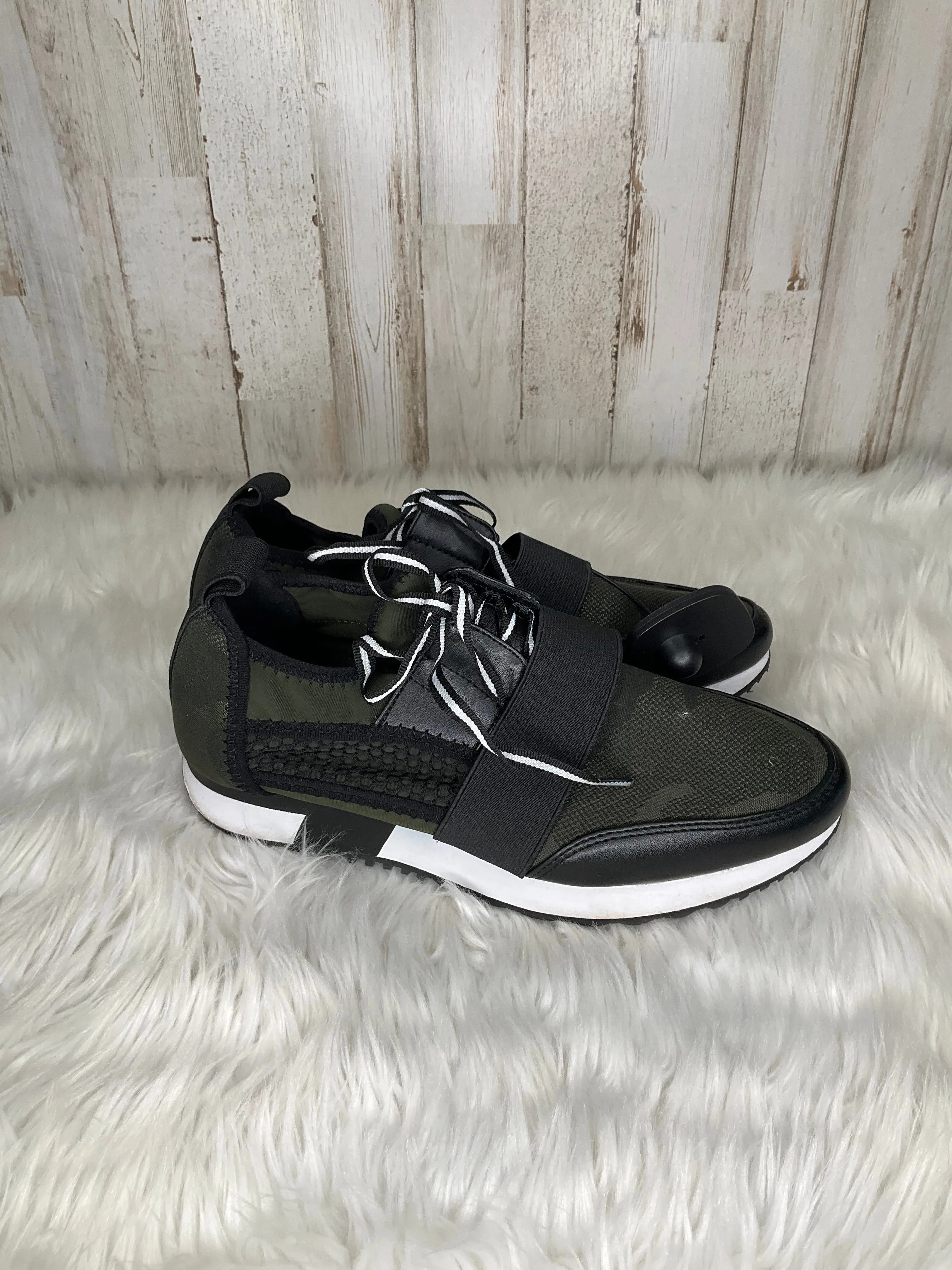 Green Shoes Sneakers Steve Madden, Size 8 steve madden