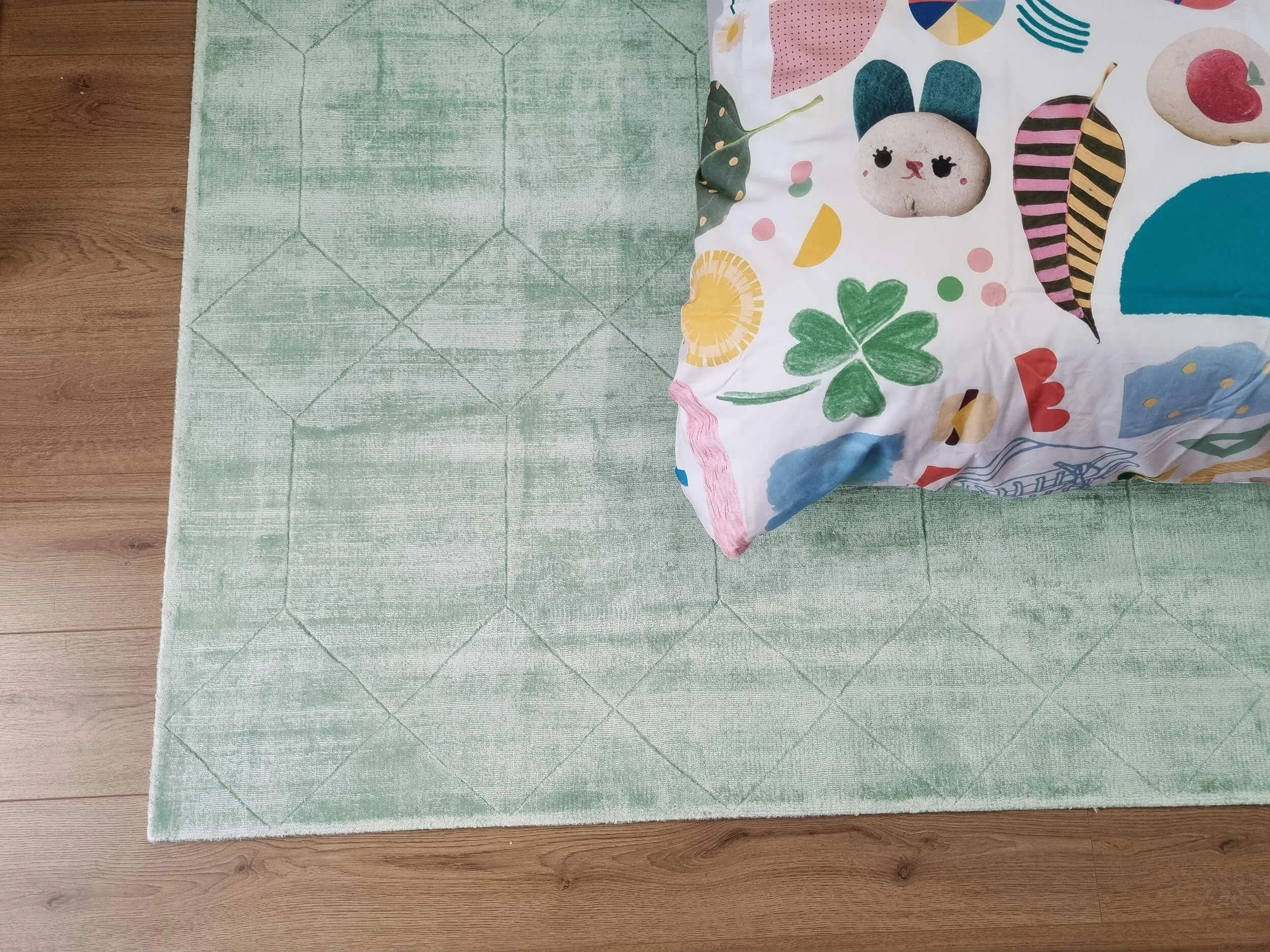 Harley Mint Green Geometric Viscose Rug *NO RETURNS UNLESS FAULTY