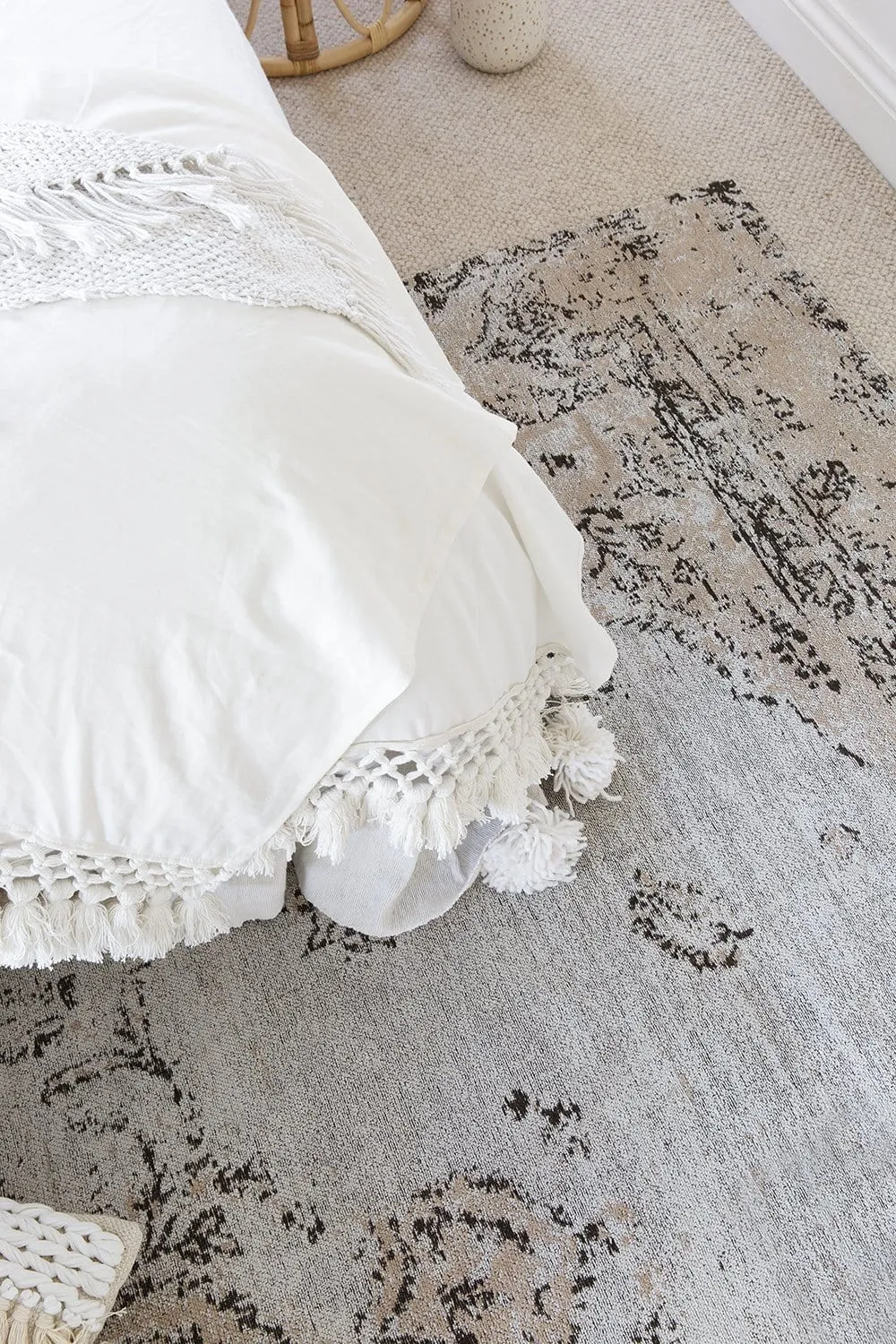 Helena White and Peach Turkish Style Distressed Rug *NO RETURNS UNLESS FAULTY
