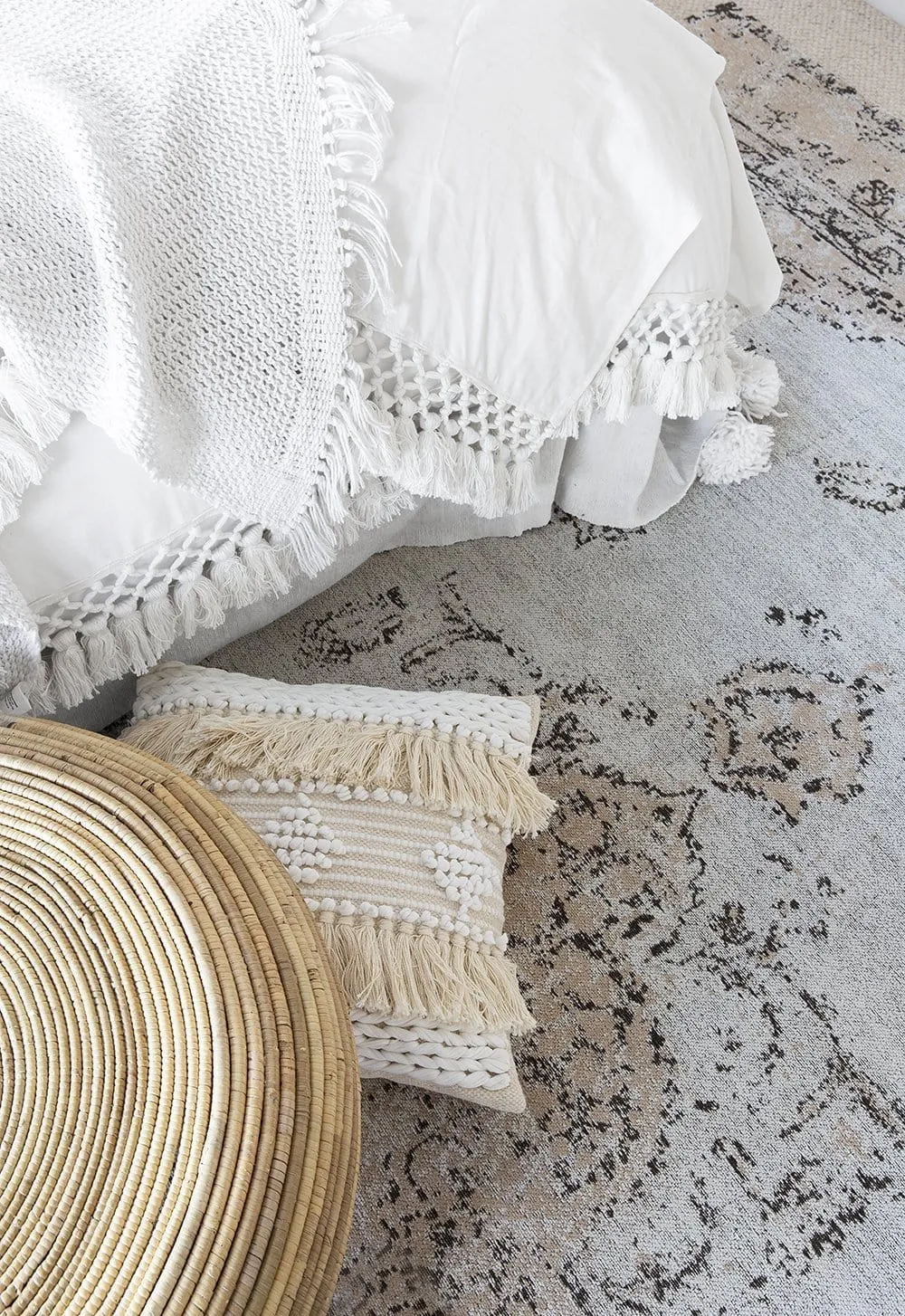 Helena White and Peach Turkish Style Distressed Rug *NO RETURNS UNLESS FAULTY