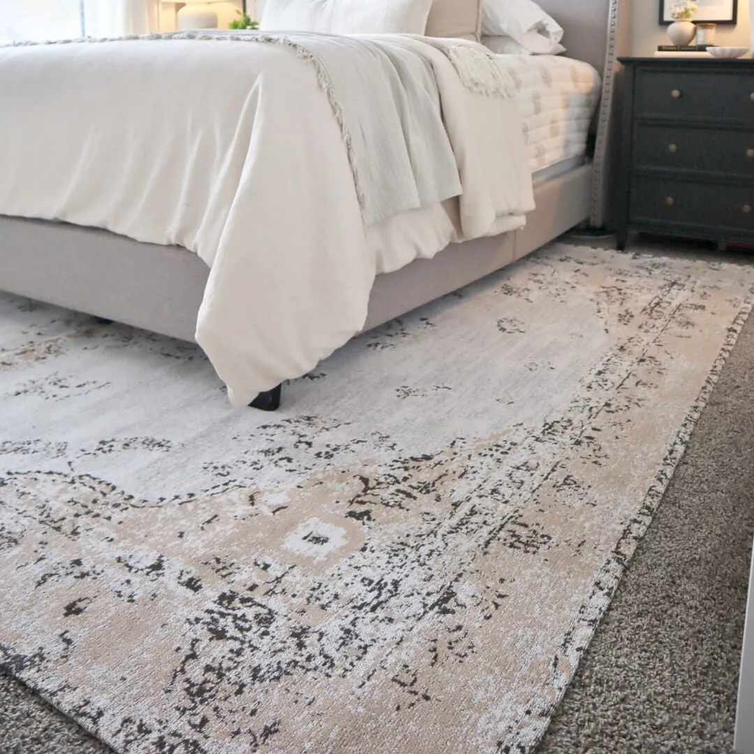 Helena White and Peach Turkish Style Distressed Rug *NO RETURNS UNLESS FAULTY