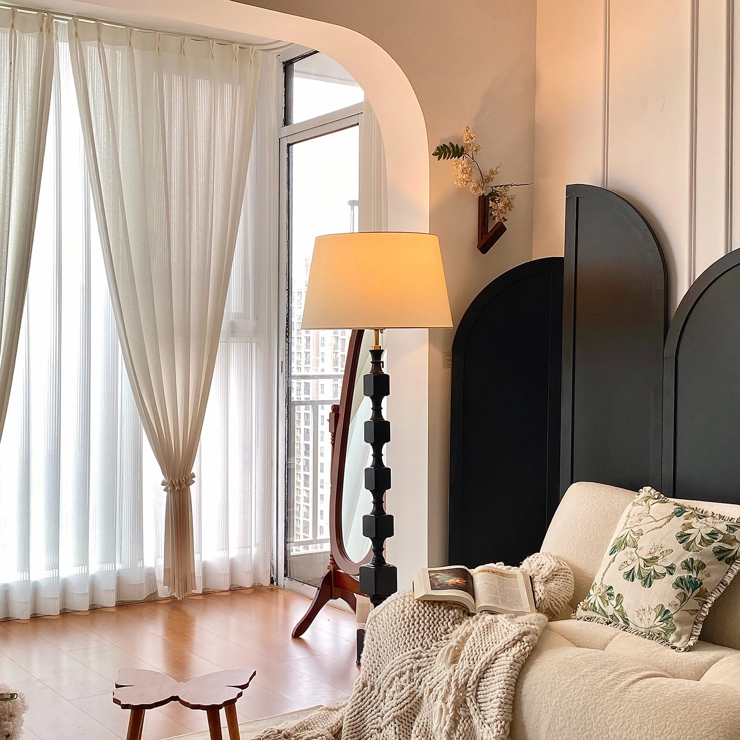 Hexas Floor Lamp