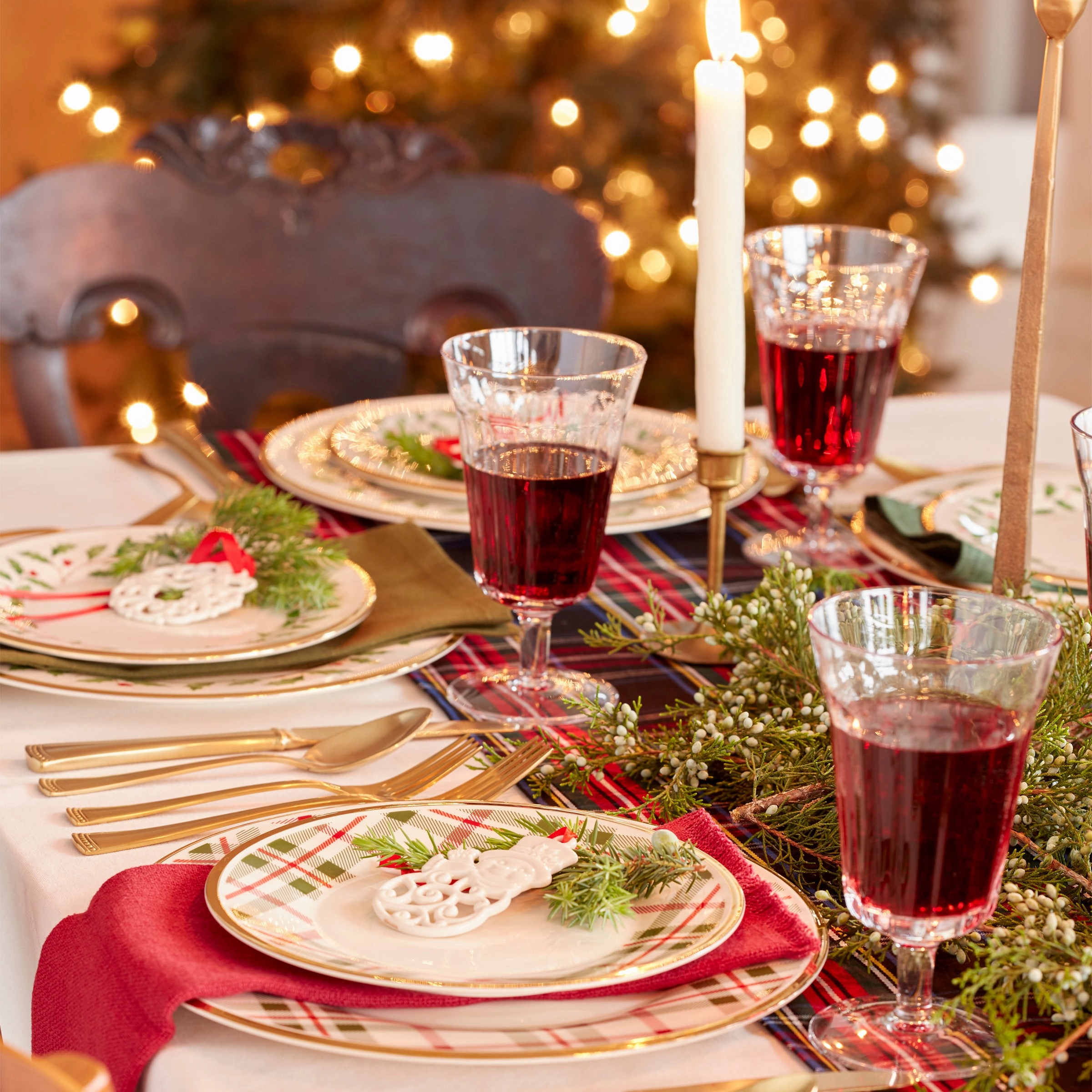 Holiday Plaid Dinner Plates - Set of 4