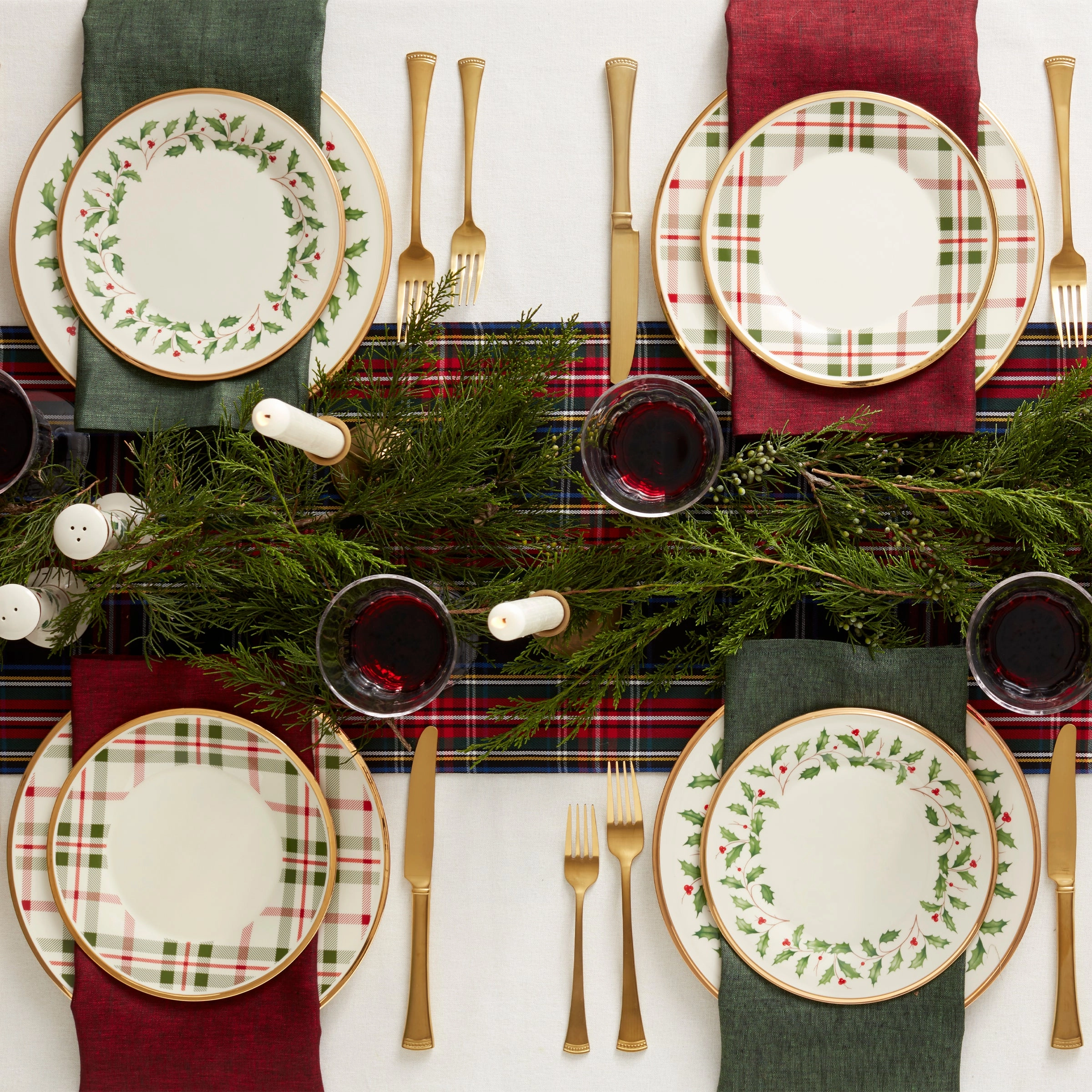 Holiday Plaid Dinner Plates - Set of 4