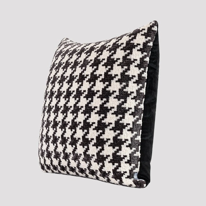 Hounds Tooth Pattern Throw Cushion