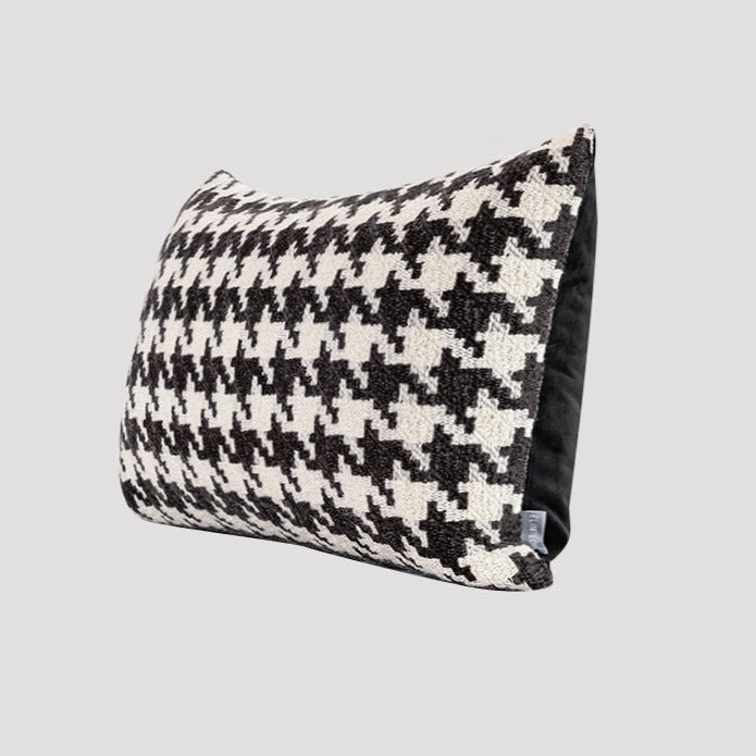 Hounds Tooth Pattern Throw Cushion