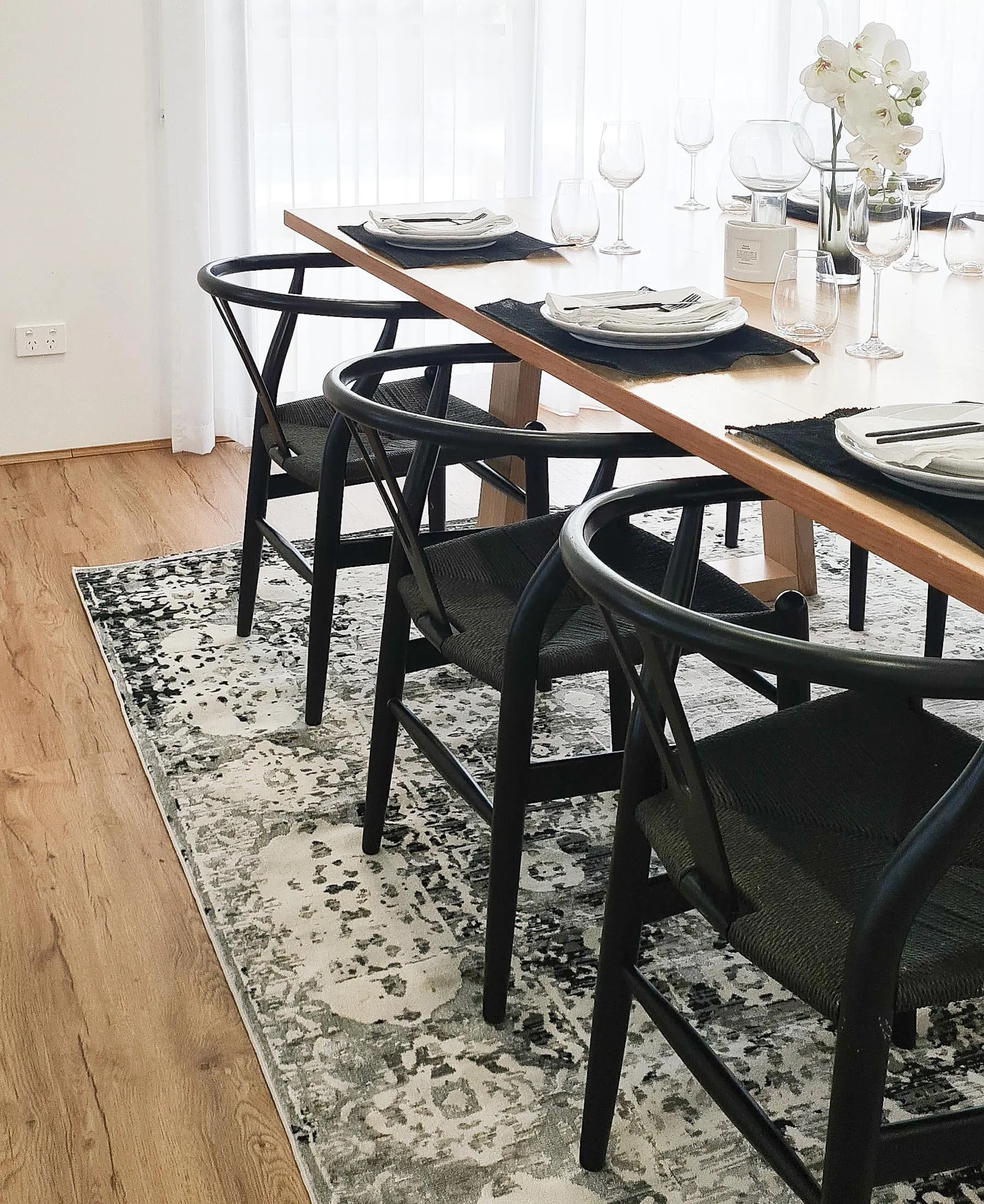 Imran Black Grey And Ivory Traditional Distressed Rug *NO RETURNS UNLESS FAULTY
