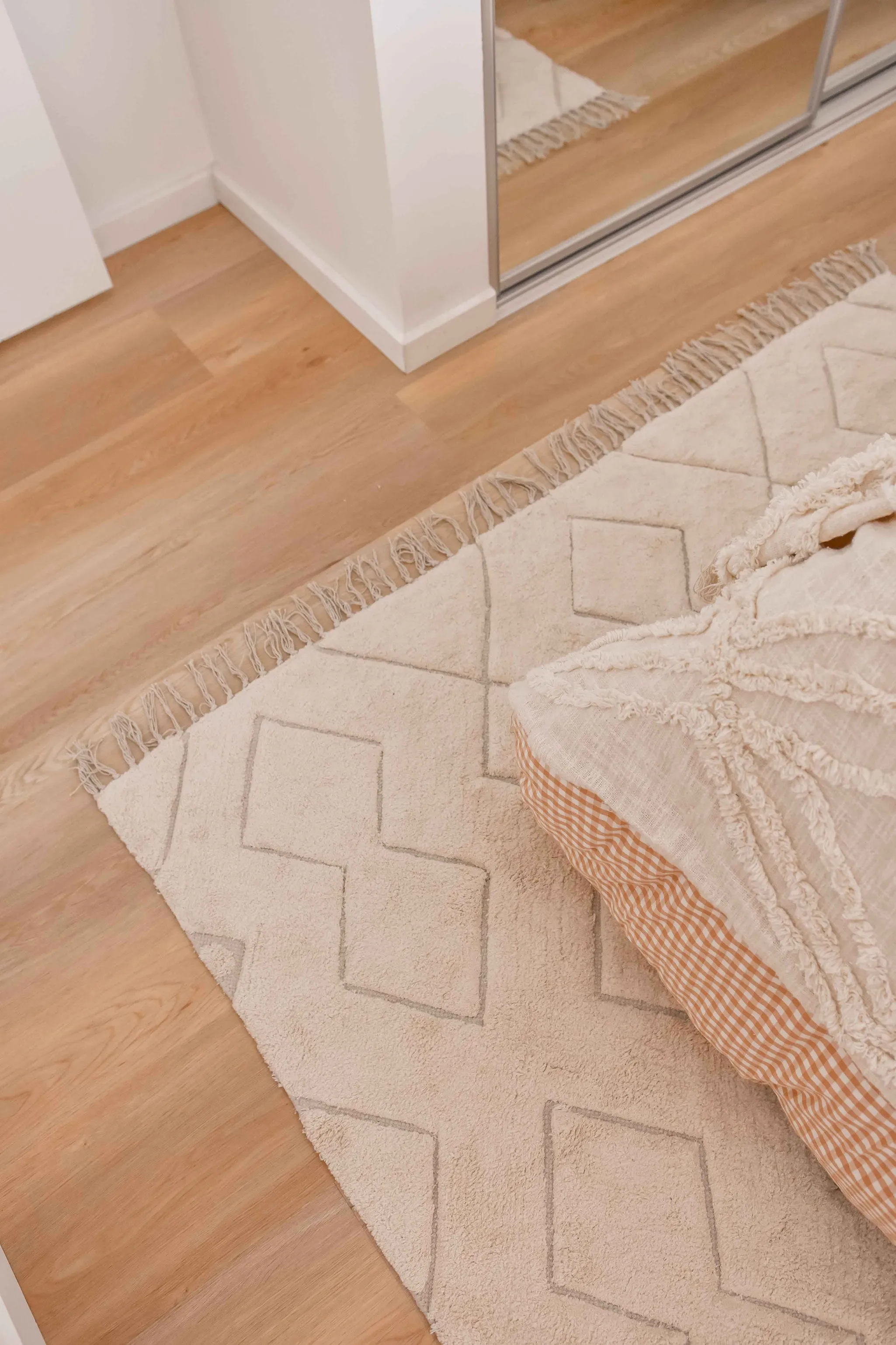 Jahna Cream Beige Diamond Tribal Washable Rug *NO RETURNS UNLESS FAULTY
