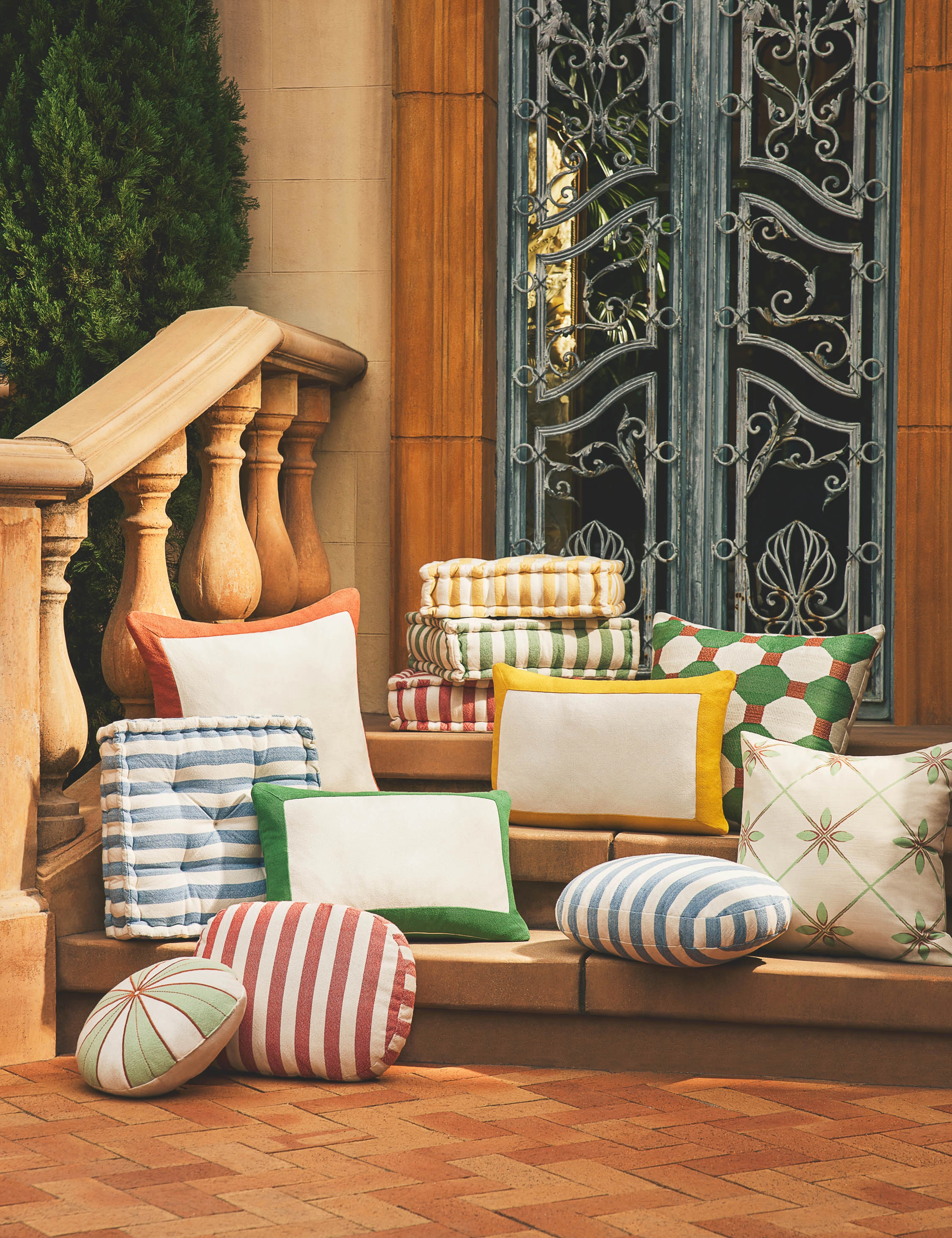 Jessa Indoor / Outdoor Pillow