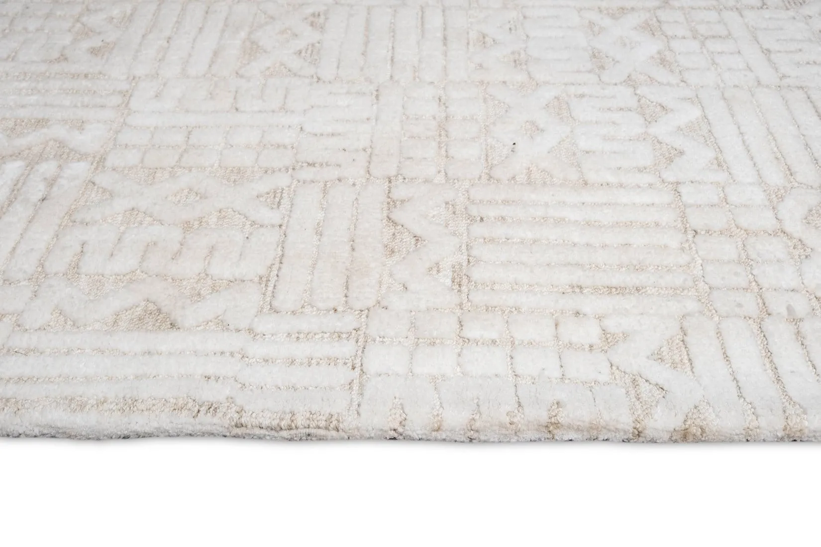Kalinda Beige and Ivory Geometric Tribal Rug