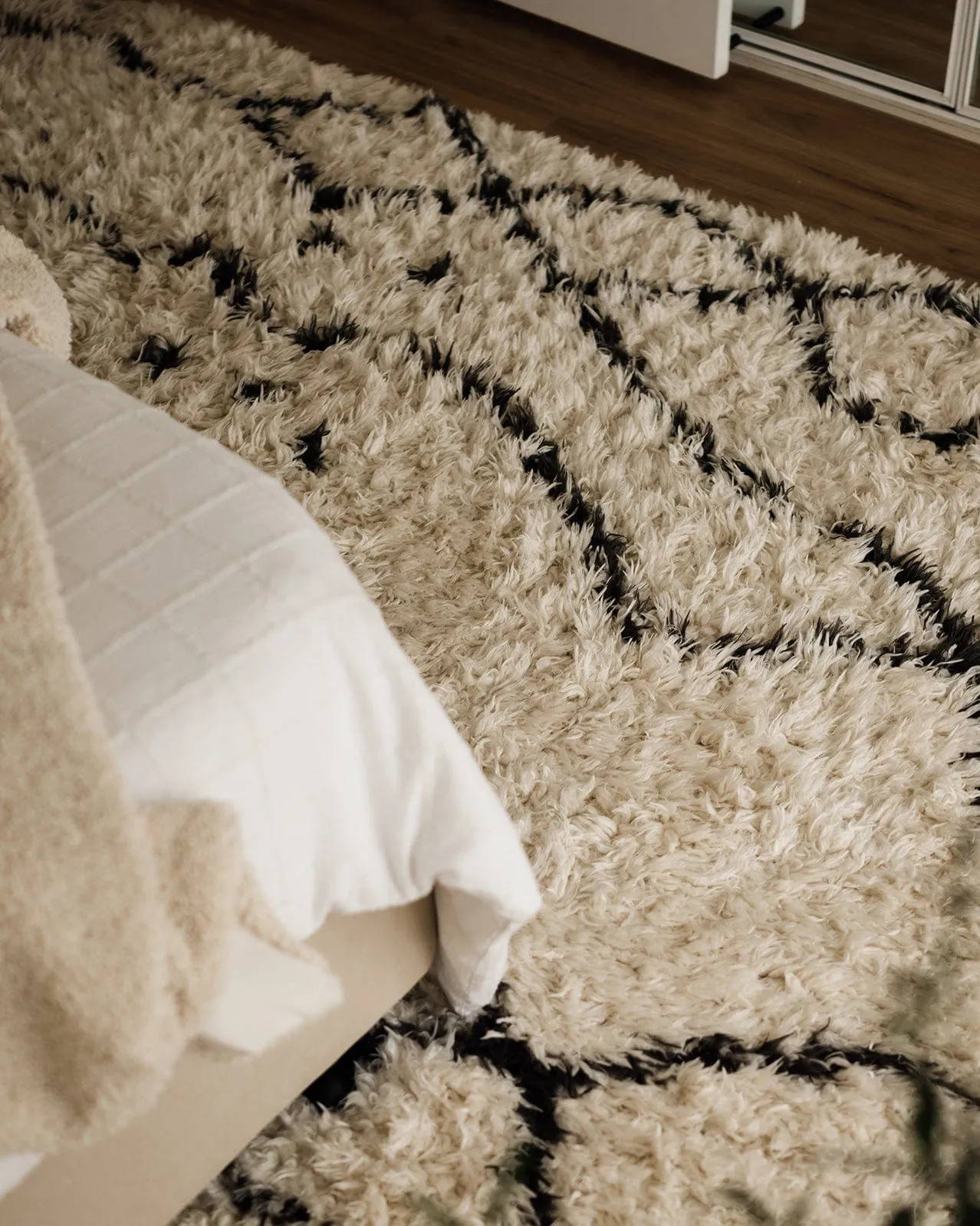 Kandake Cream & Black Tribal Shag Rug *NO RETURNS UNLESS FAULTY