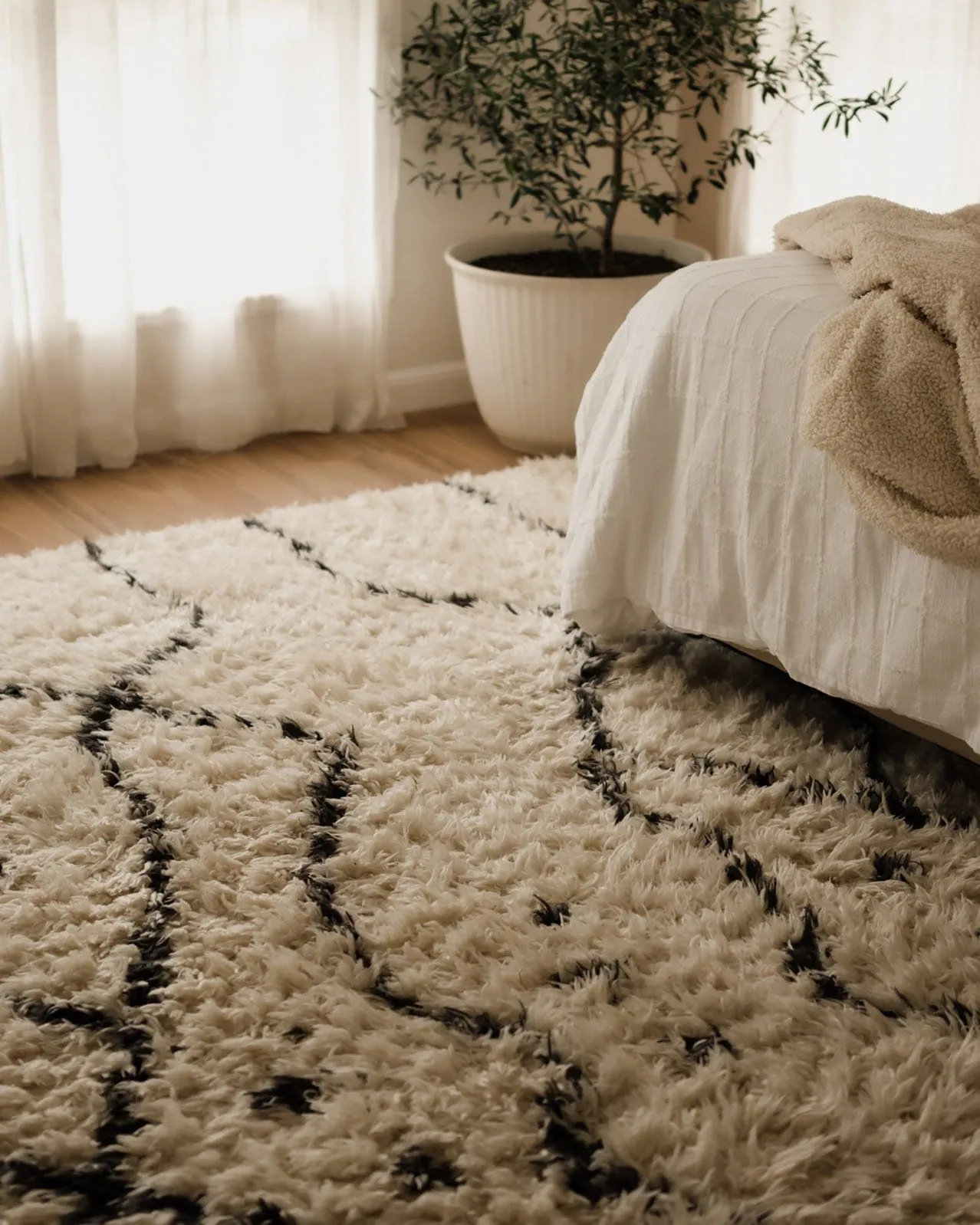 Kandake Cream & Black Tribal Shag Rug *NO RETURNS UNLESS FAULTY