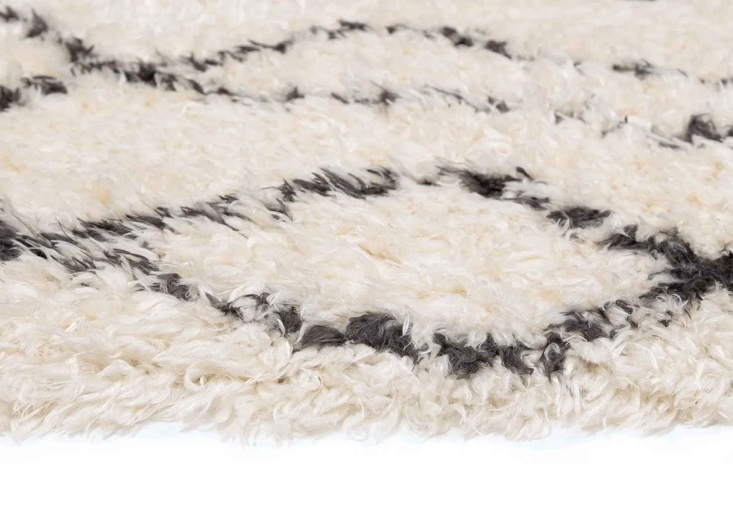 Kandake Cream & Black Tribal Shag Rug *NO RETURNS UNLESS FAULTY