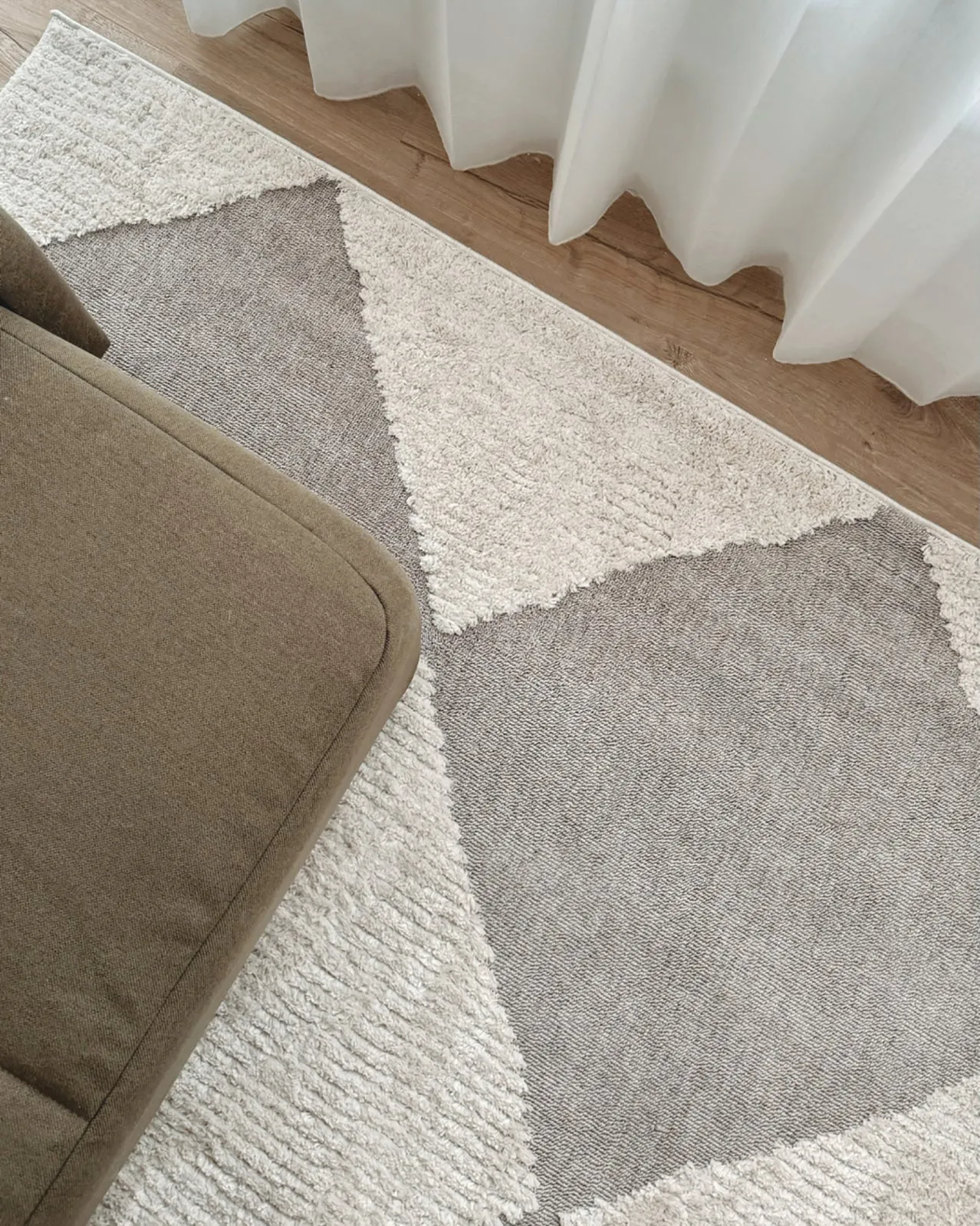 Kelsey Ivory and Beige Checkered Rug *NO RETURNS UNLESS FAULTY