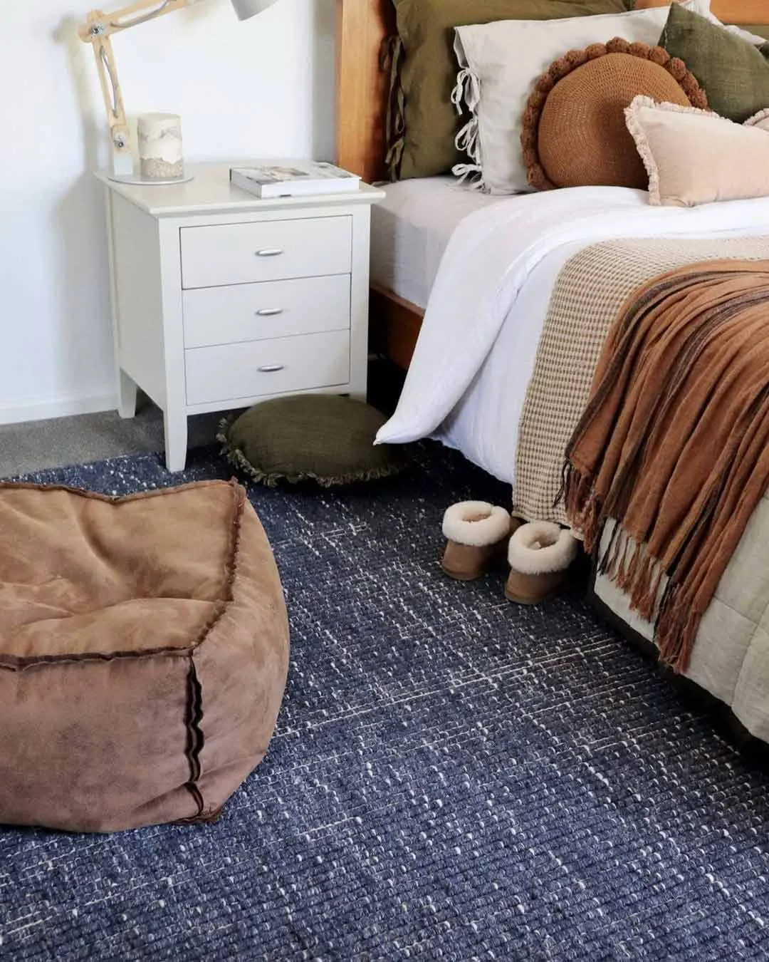 Kendra Navy Blue and Ivory Wool Rug