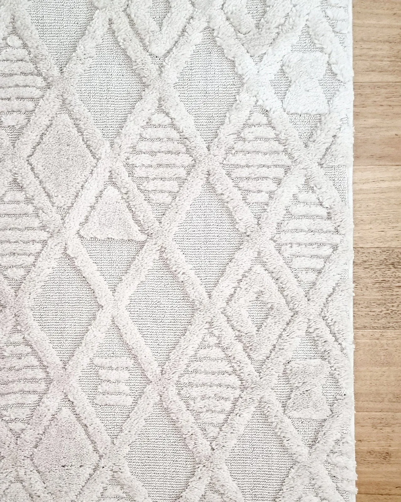 Kira Diamond Detail Textured Runner Rug