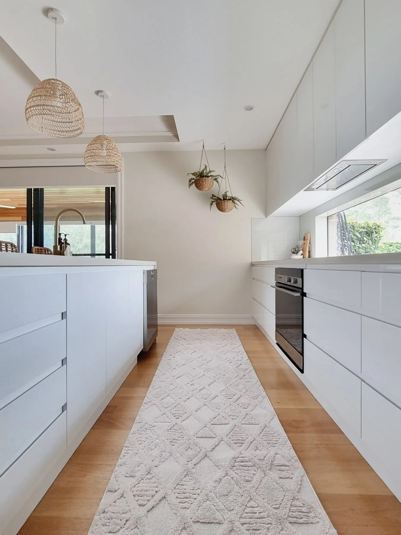 Kira Diamond Detail Textured Runner Rug