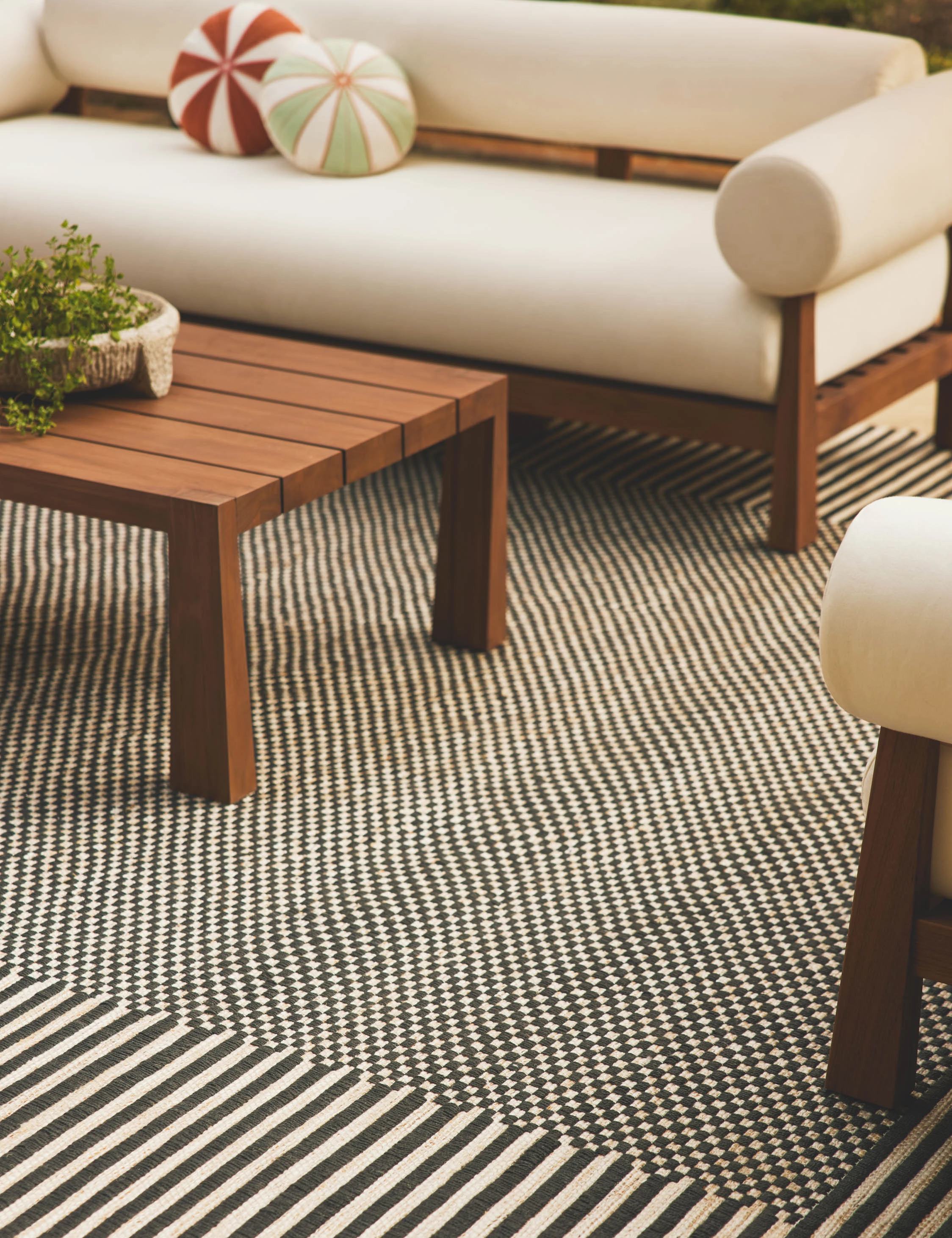 Lavinia Handwoven Indoor / Outdoor Rug