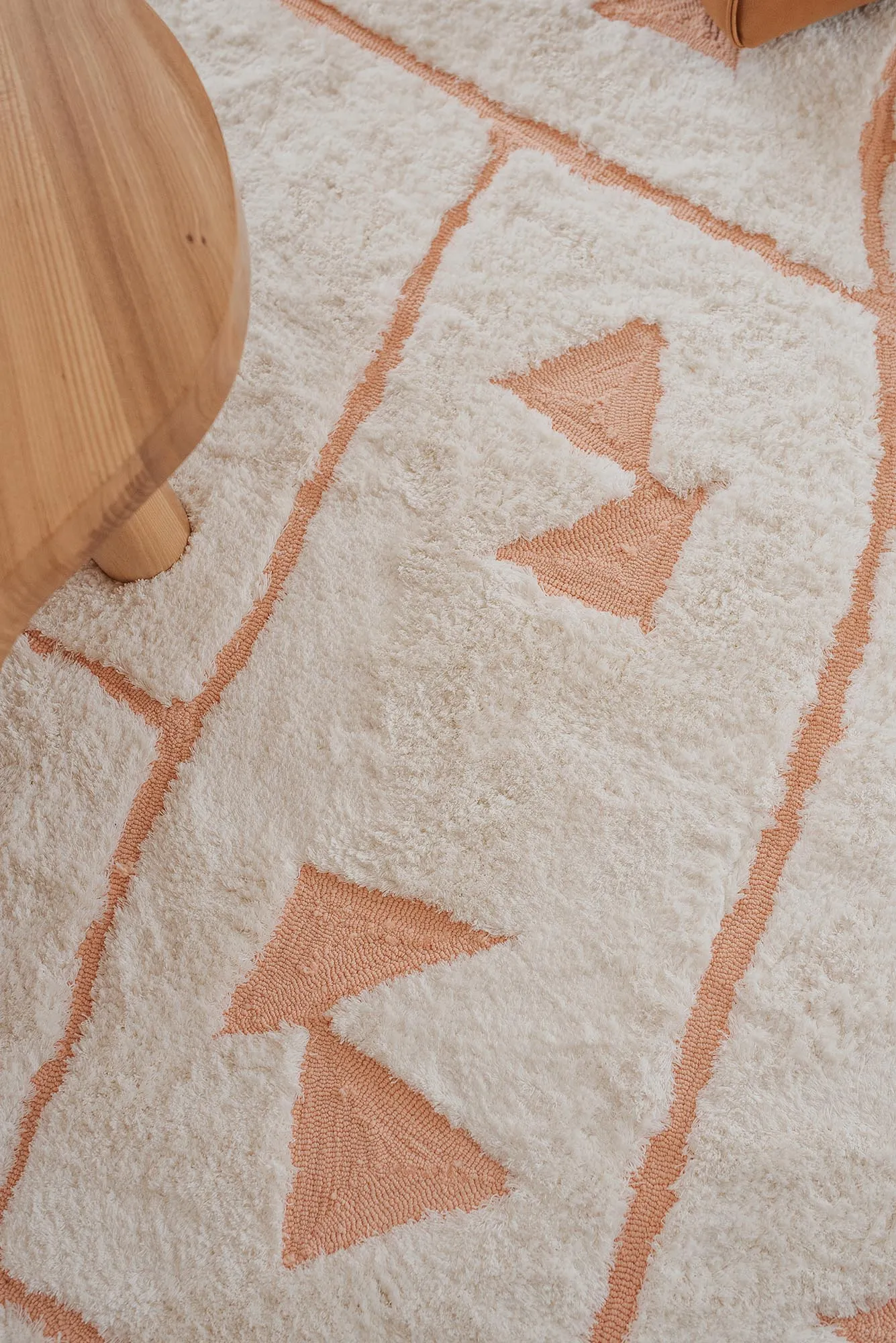 Leesha Cream and Peach Tribal Shag Rug *NO RETURNS UNLESS FAULTY