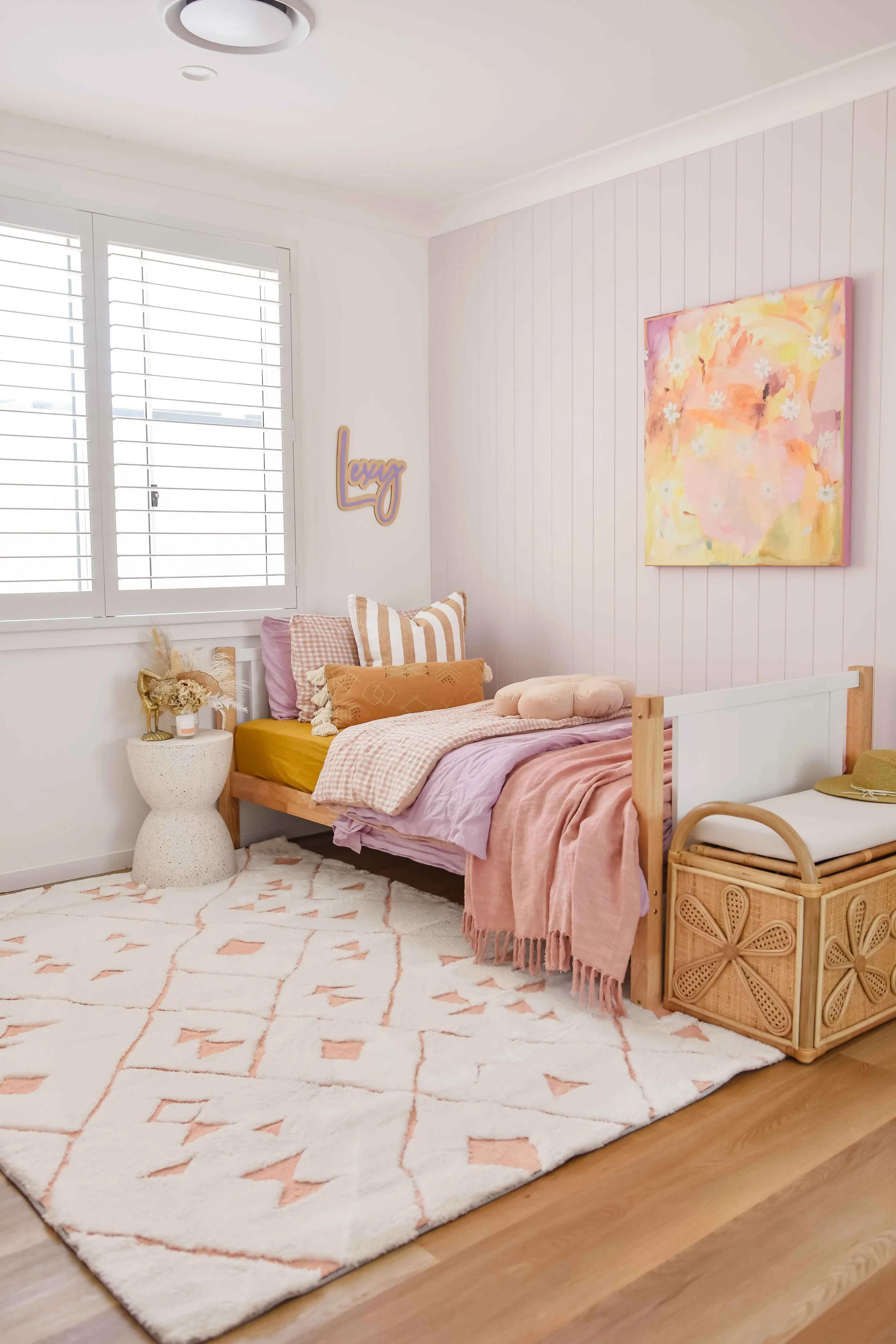 Leesha Cream and Peach Tribal Shag Rug *NO RETURNS UNLESS FAULTY