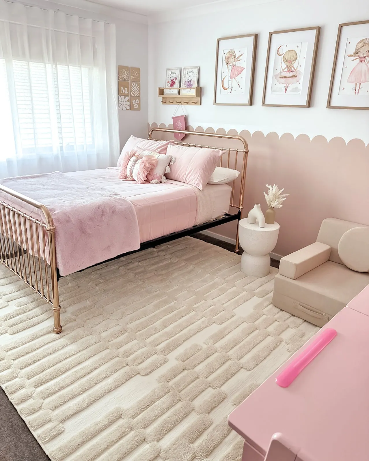 Leneisy Ivory Abstract Rug *NO RETURNS UNLESS FAULTY