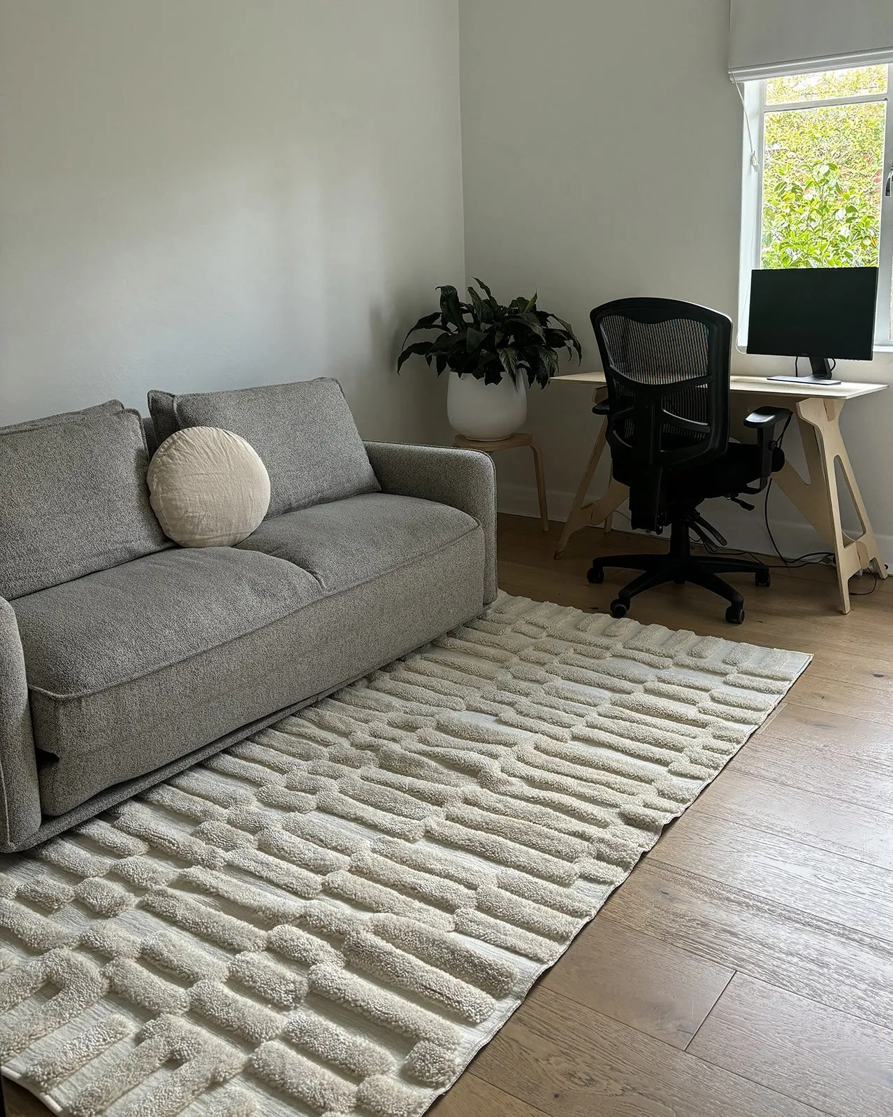 Leneisy Ivory Abstract Rug *NO RETURNS UNLESS FAULTY
