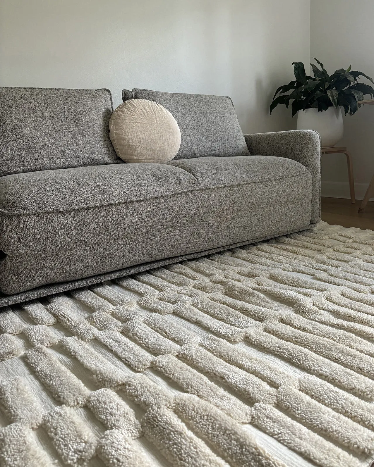 Leneisy Ivory Abstract Rug *NO RETURNS UNLESS FAULTY