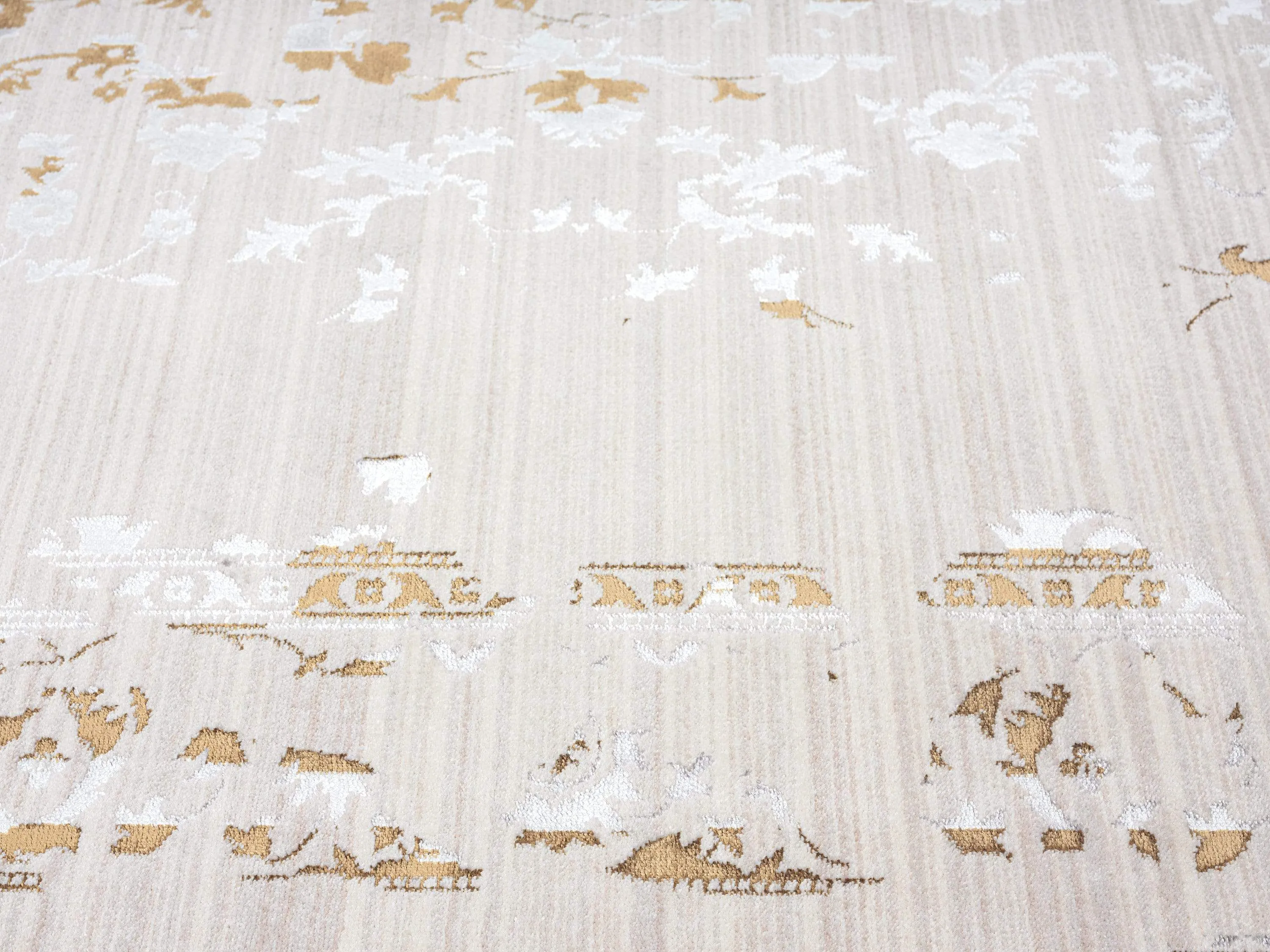 Lindy Cream Ivory And Gold Traditional Floral Rug *NO RETURNS UNLESS FAULTY