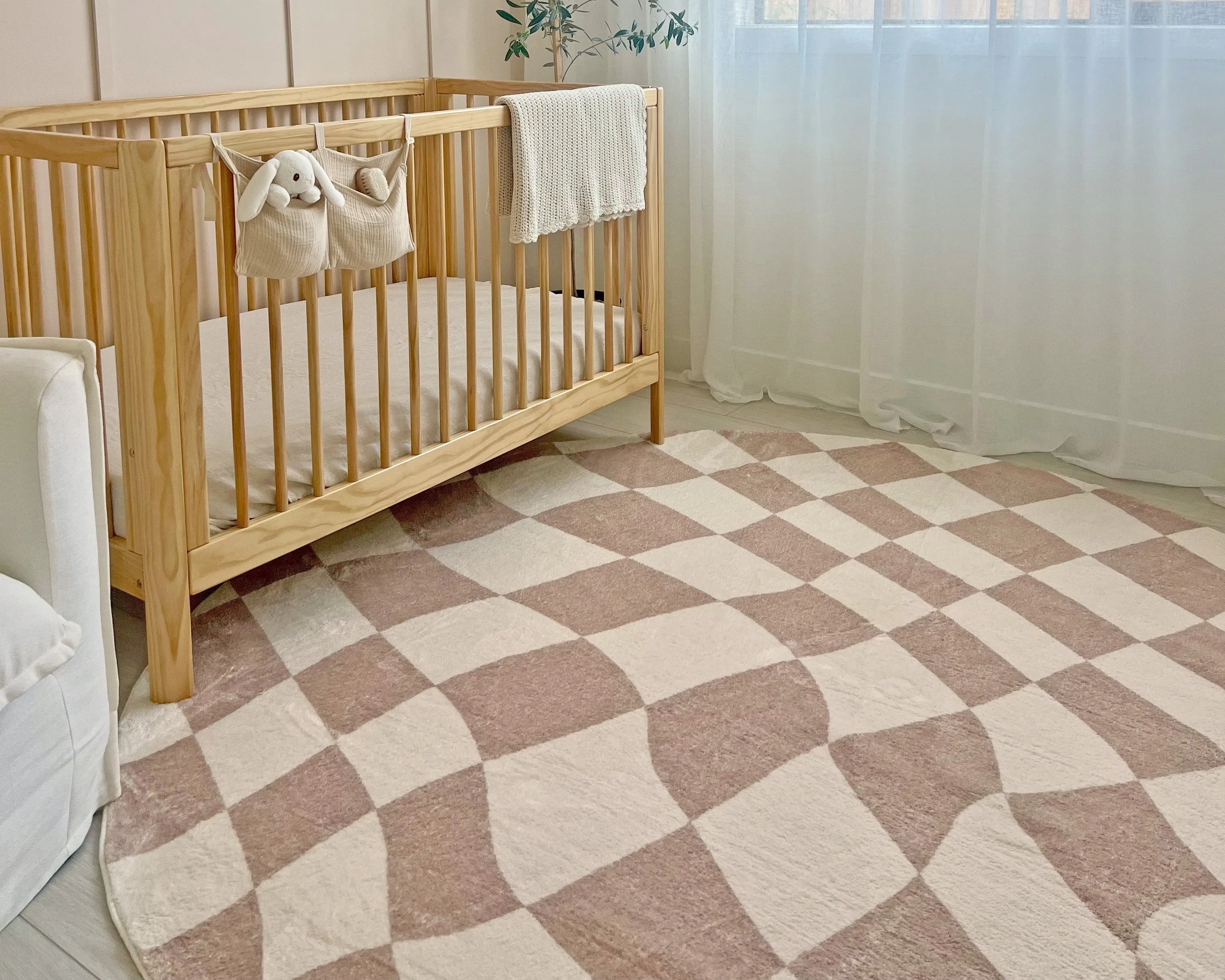 Logan Beige and Ivory Checkered Washable Round Rug