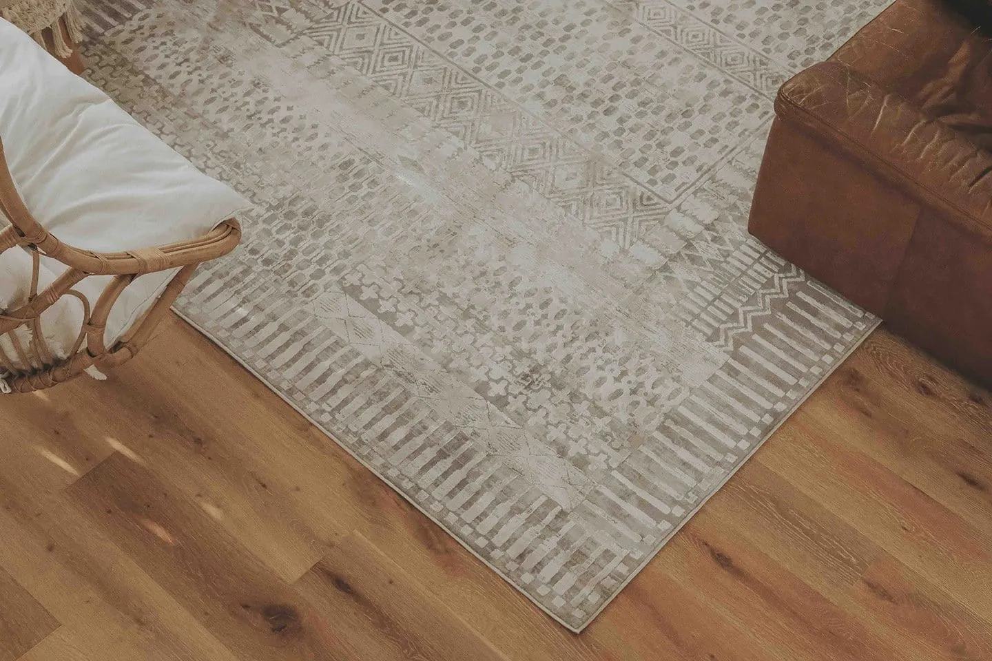 Makeda Ivory and Grey Distressed Tribal Rug *NO RETURNS UNLESS FAULTY