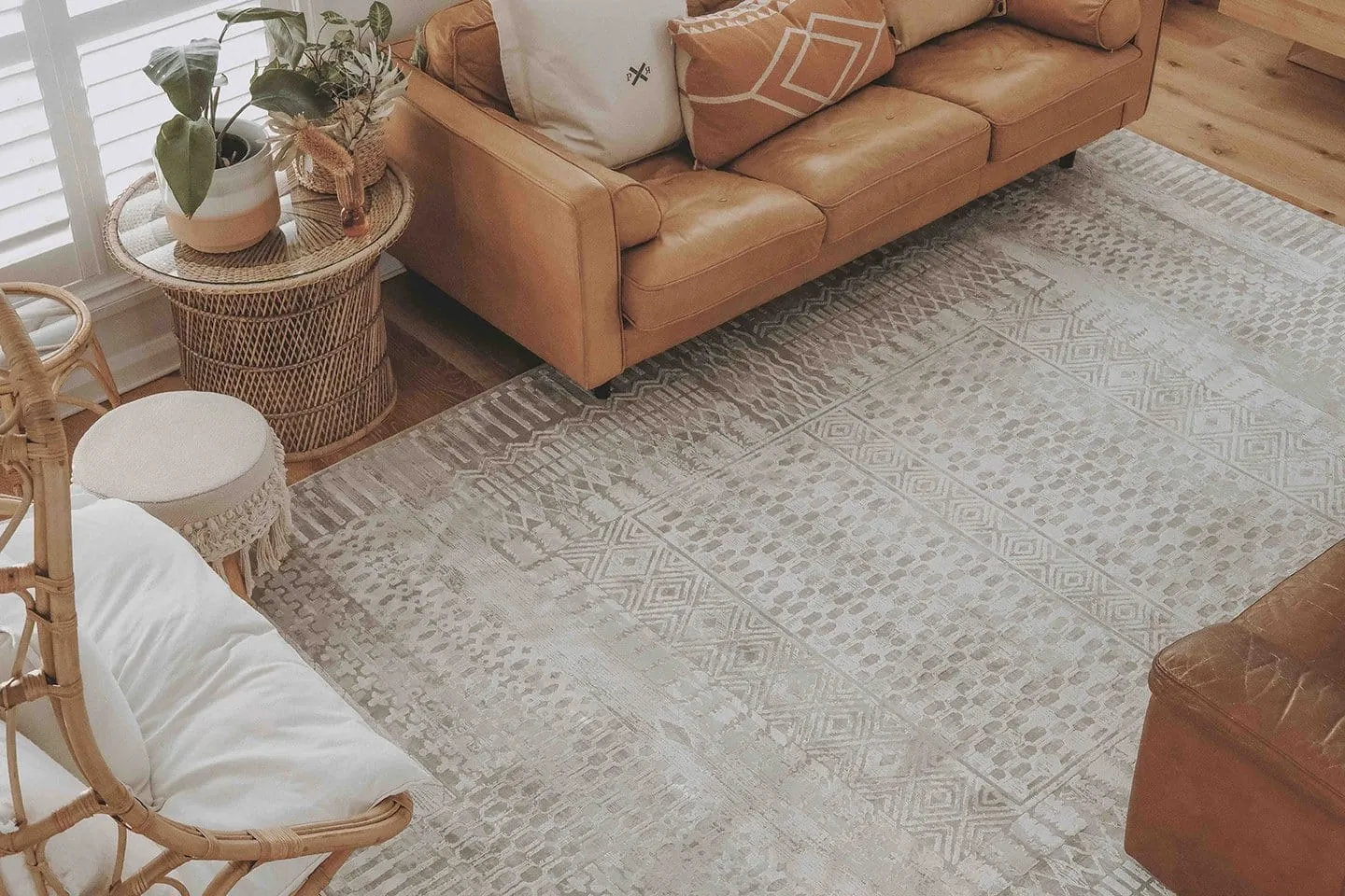 Makeda Ivory and Grey Distressed Tribal Rug *NO RETURNS UNLESS FAULTY
