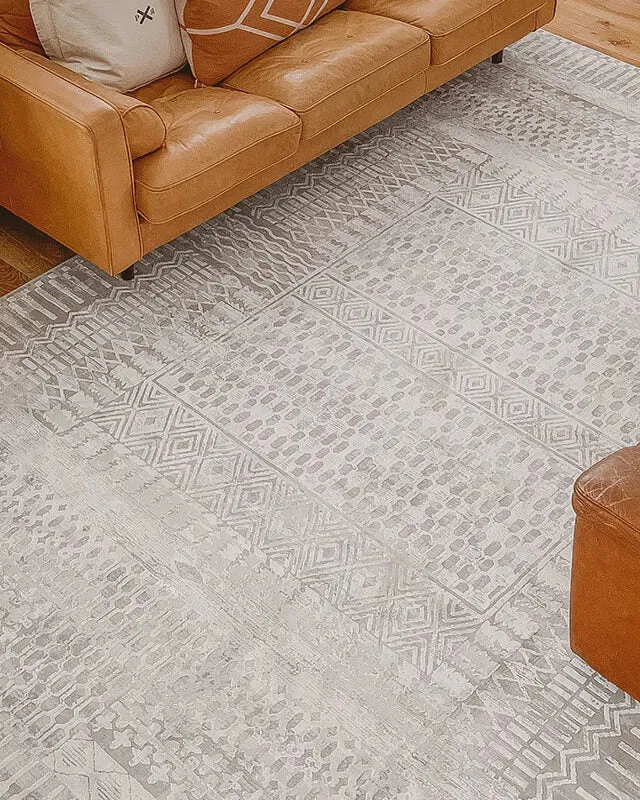 Makeda Ivory and Grey Distressed Tribal Rug *NO RETURNS UNLESS FAULTY