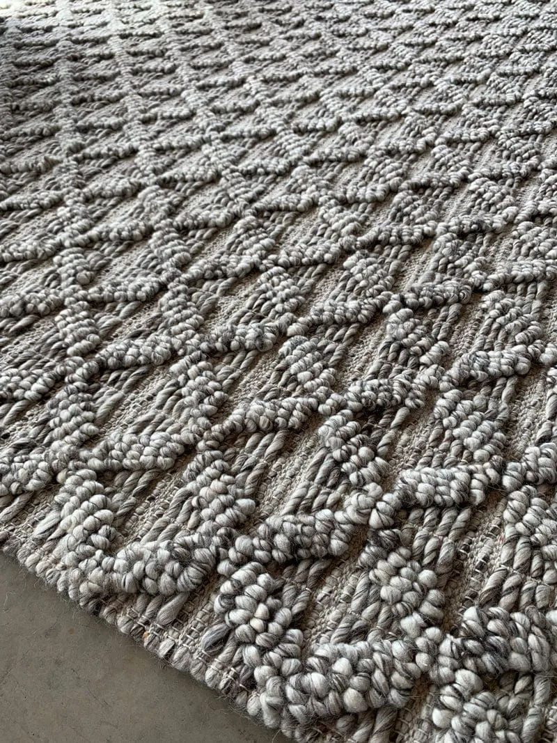 Mia Grey Lattice Wool Rug *NO RETURNS UNLESS FAULTY