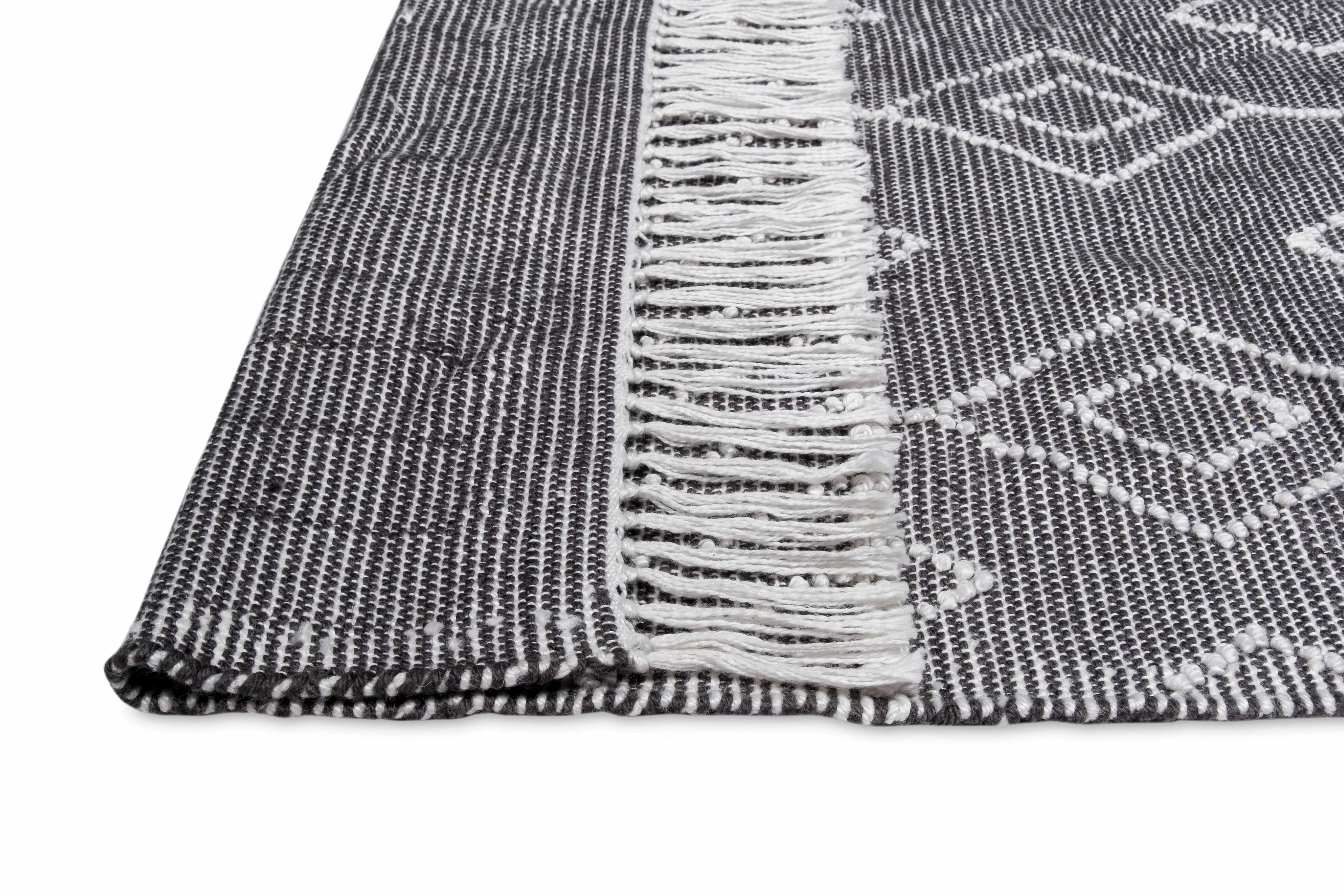 Mirabelle Black Indoor Outdoor Rug *NO RETURNS UNLESS FAULTY