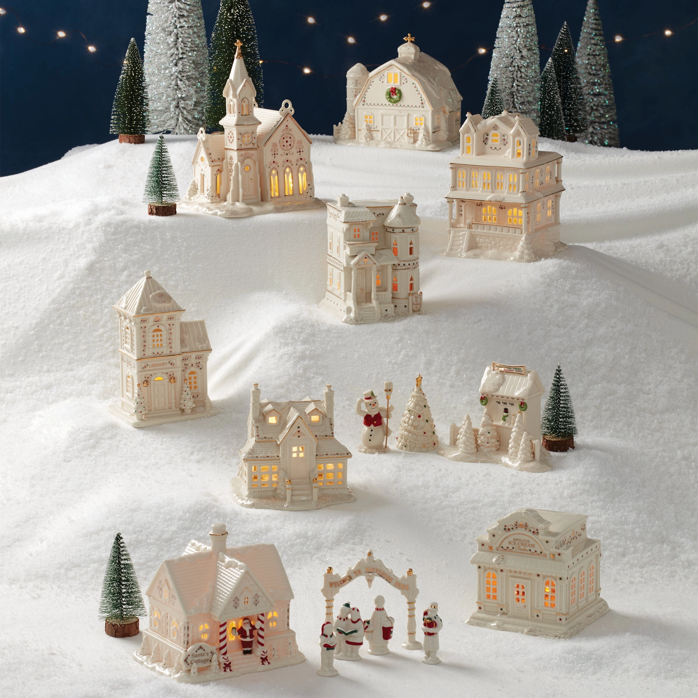 Mistletoe Park Lit Cottage & Caroler Figurine Set
