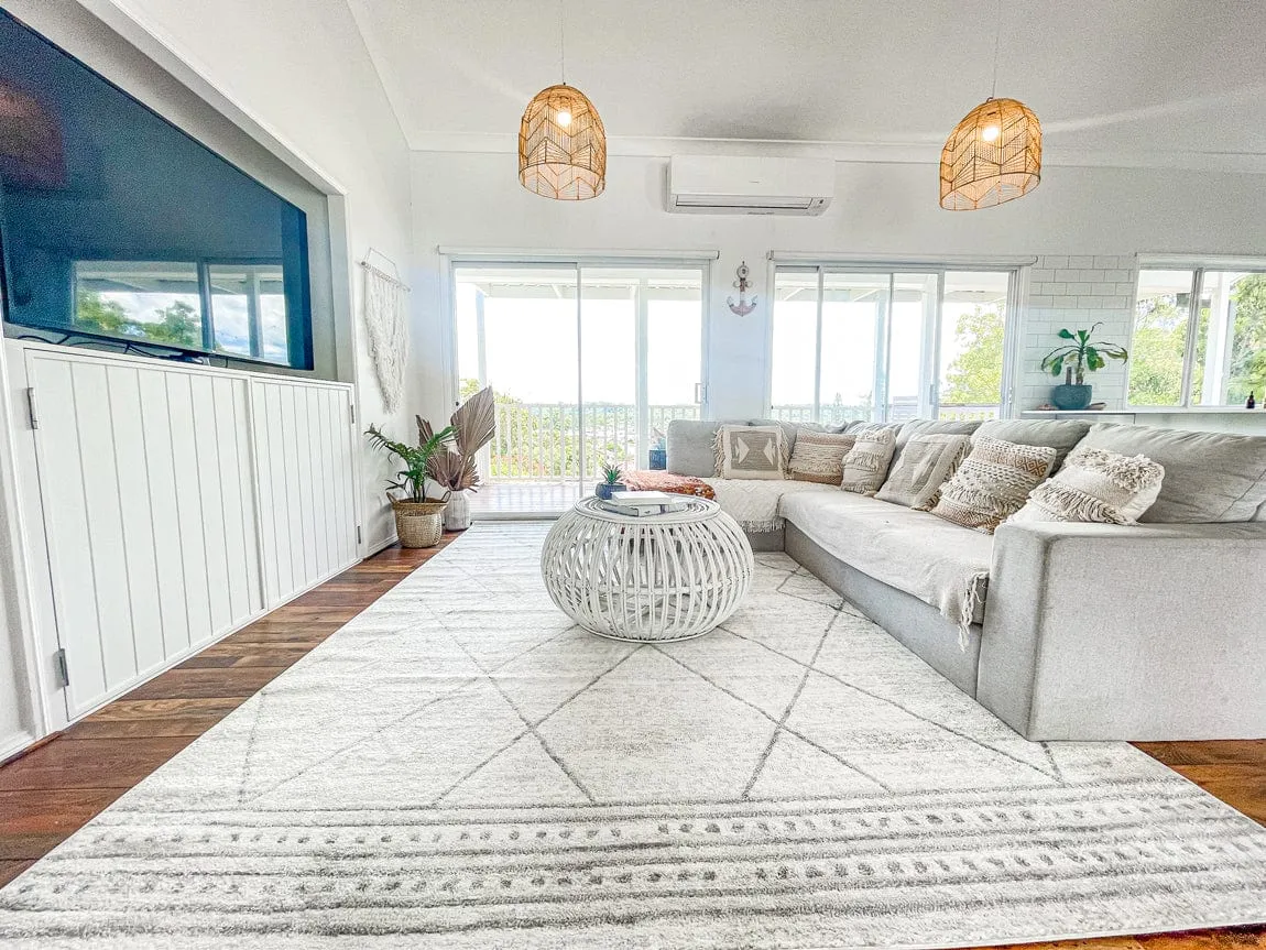 Naroa Grey and Ivory Diamond Tribal Rug