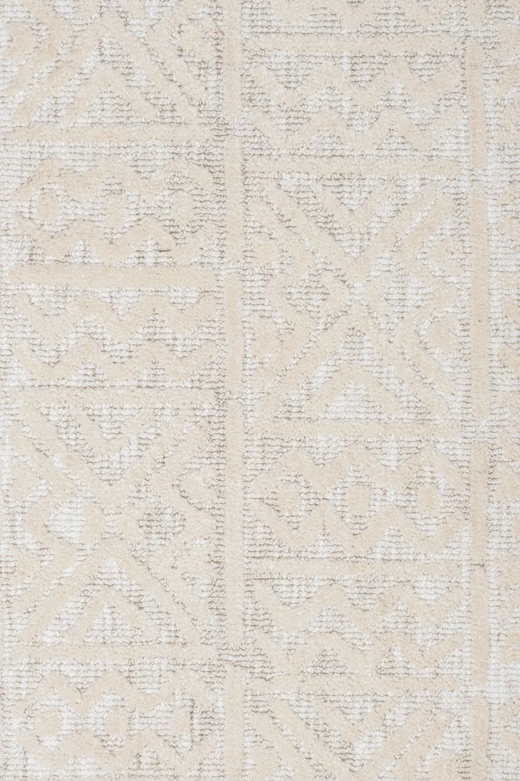 Neewa Beige and Ivory Tribal Transitional Round Rug