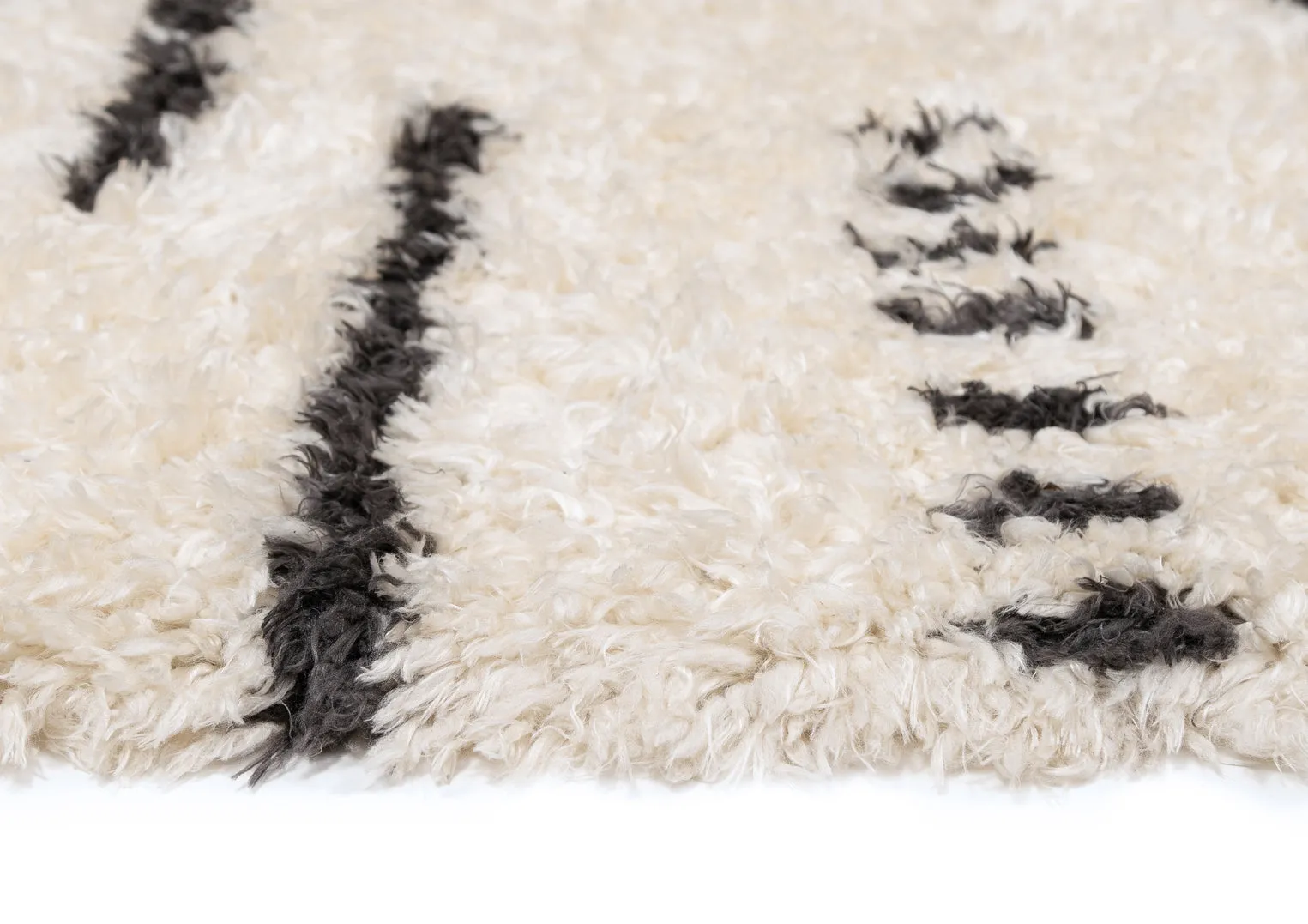 Nidhi Cream & Black Tribal Shag Rug *NO RETURNS UNLESS FAULTY